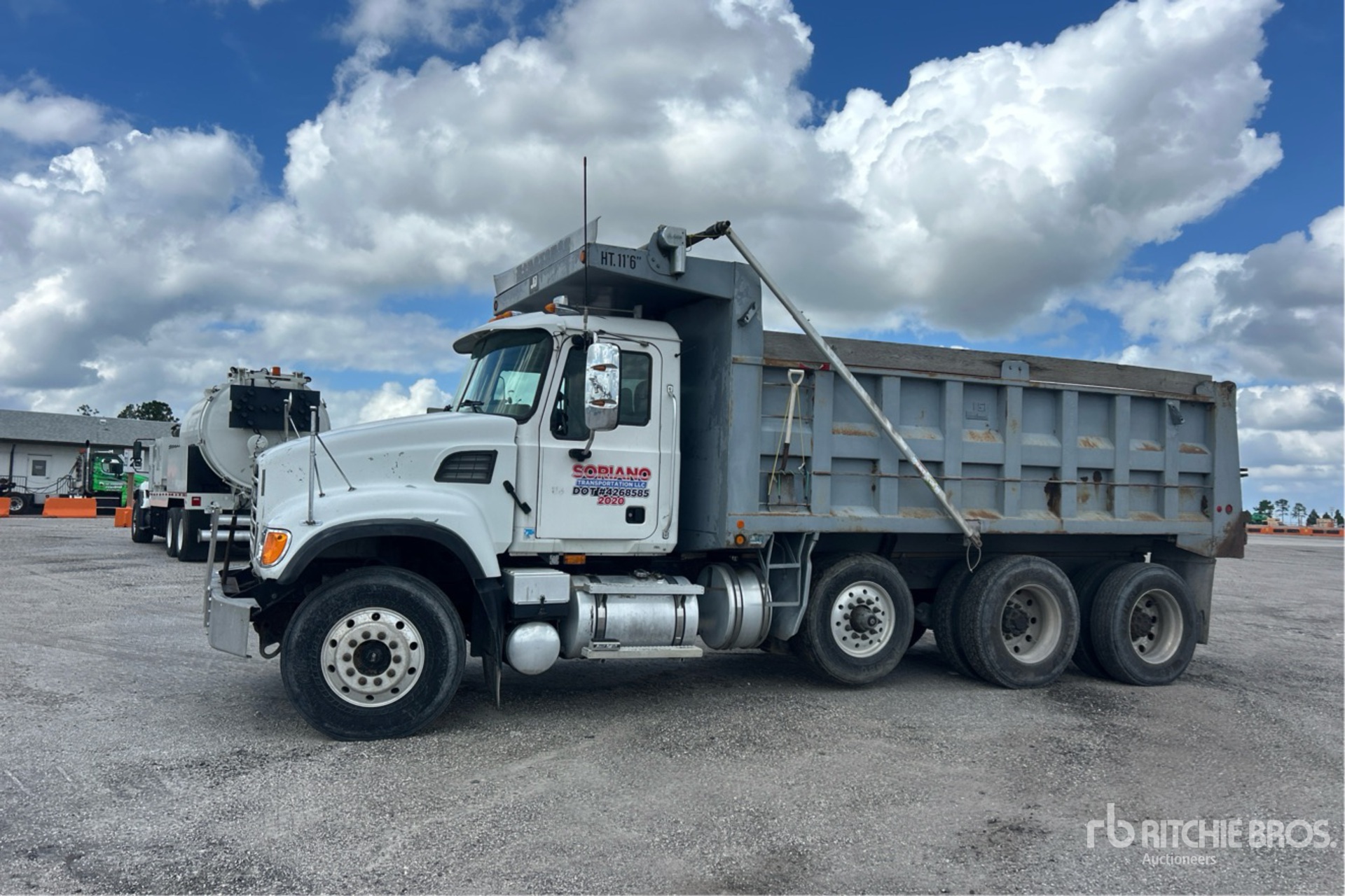 2007 Mack CV713