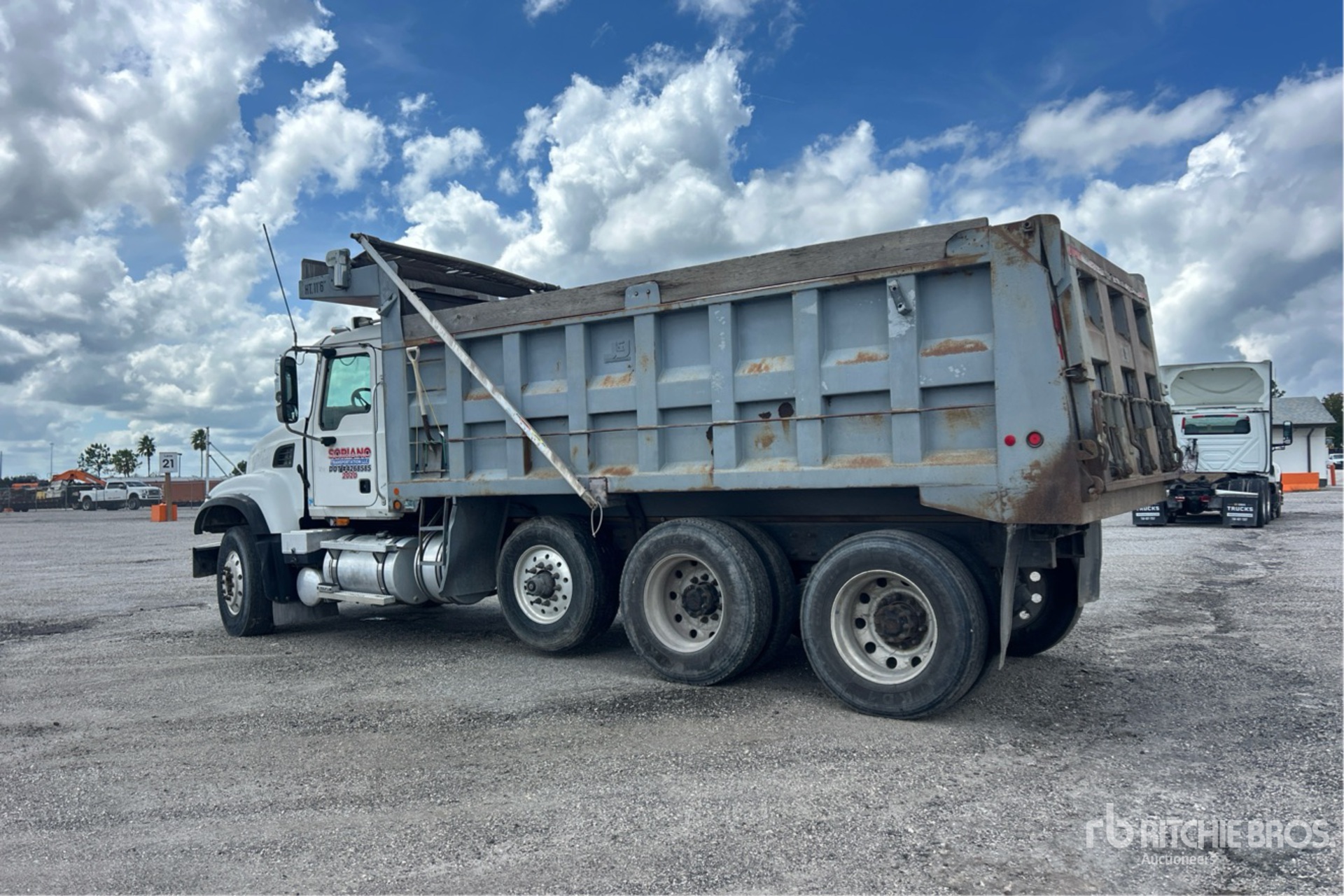 2007 Mack CV713