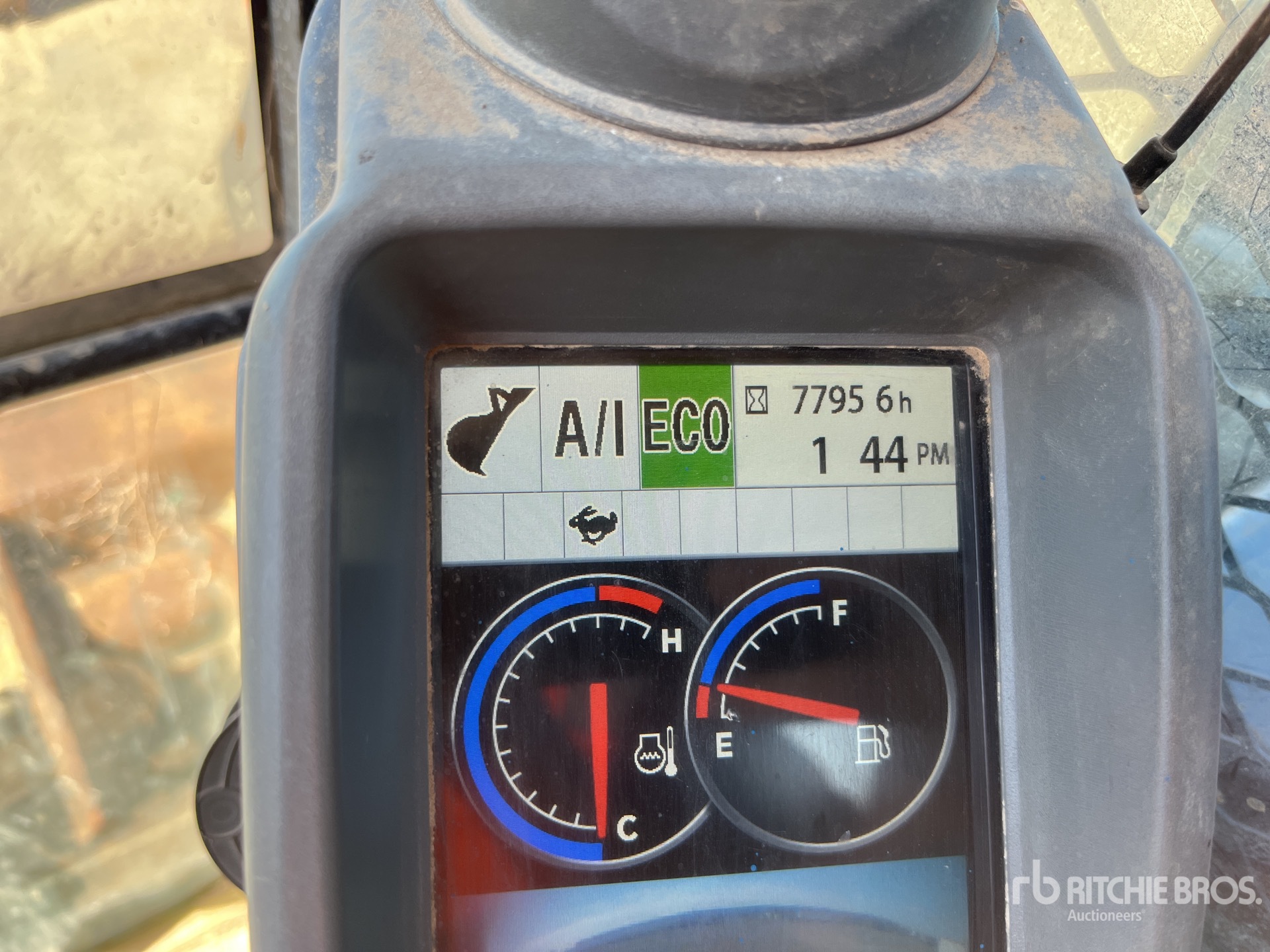 2015 Hitachi ZX85USB-5A