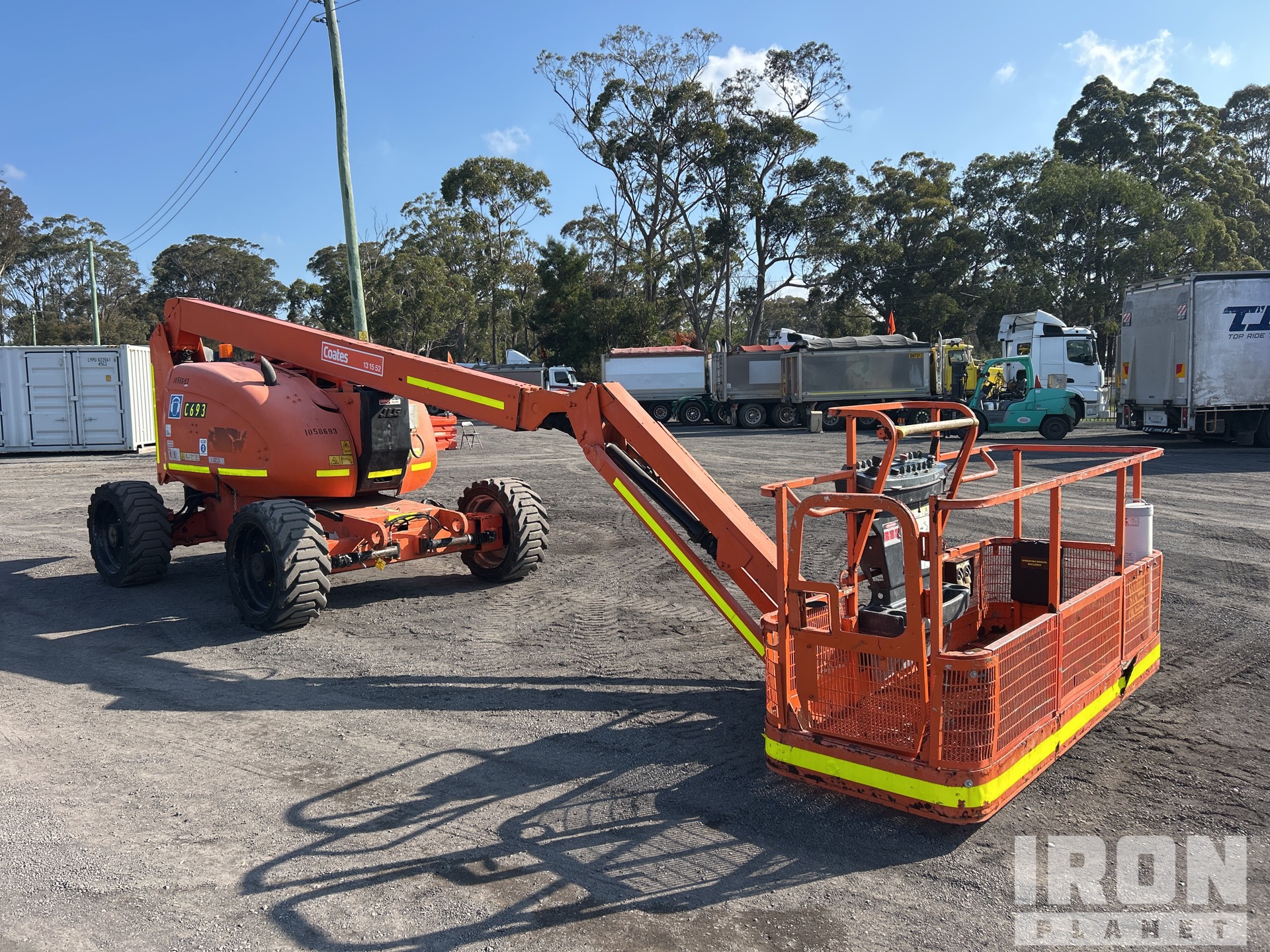 2011 JLG 600AJ