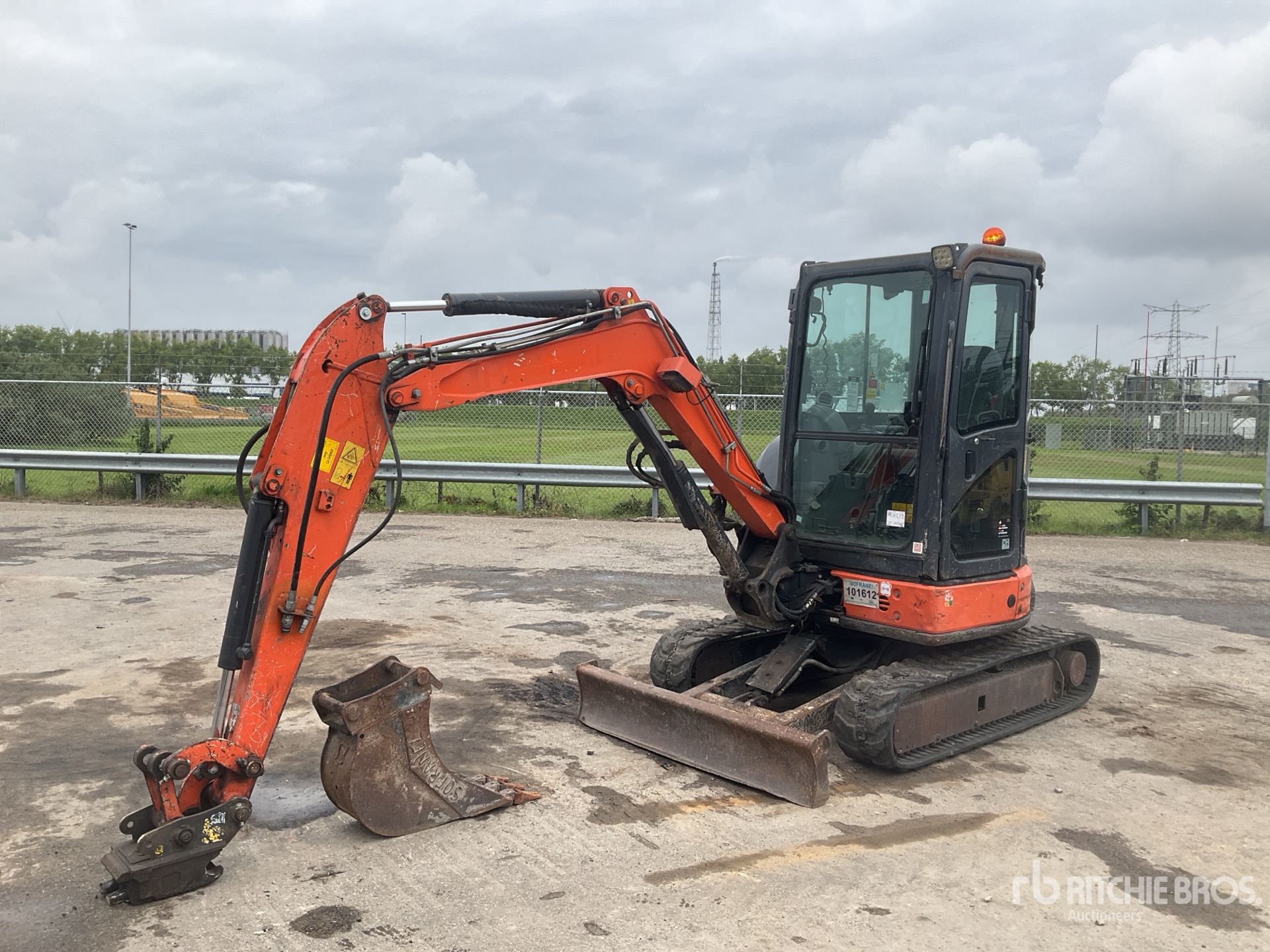 Photo of 2017 Hitachi ZX33U-5A CLR