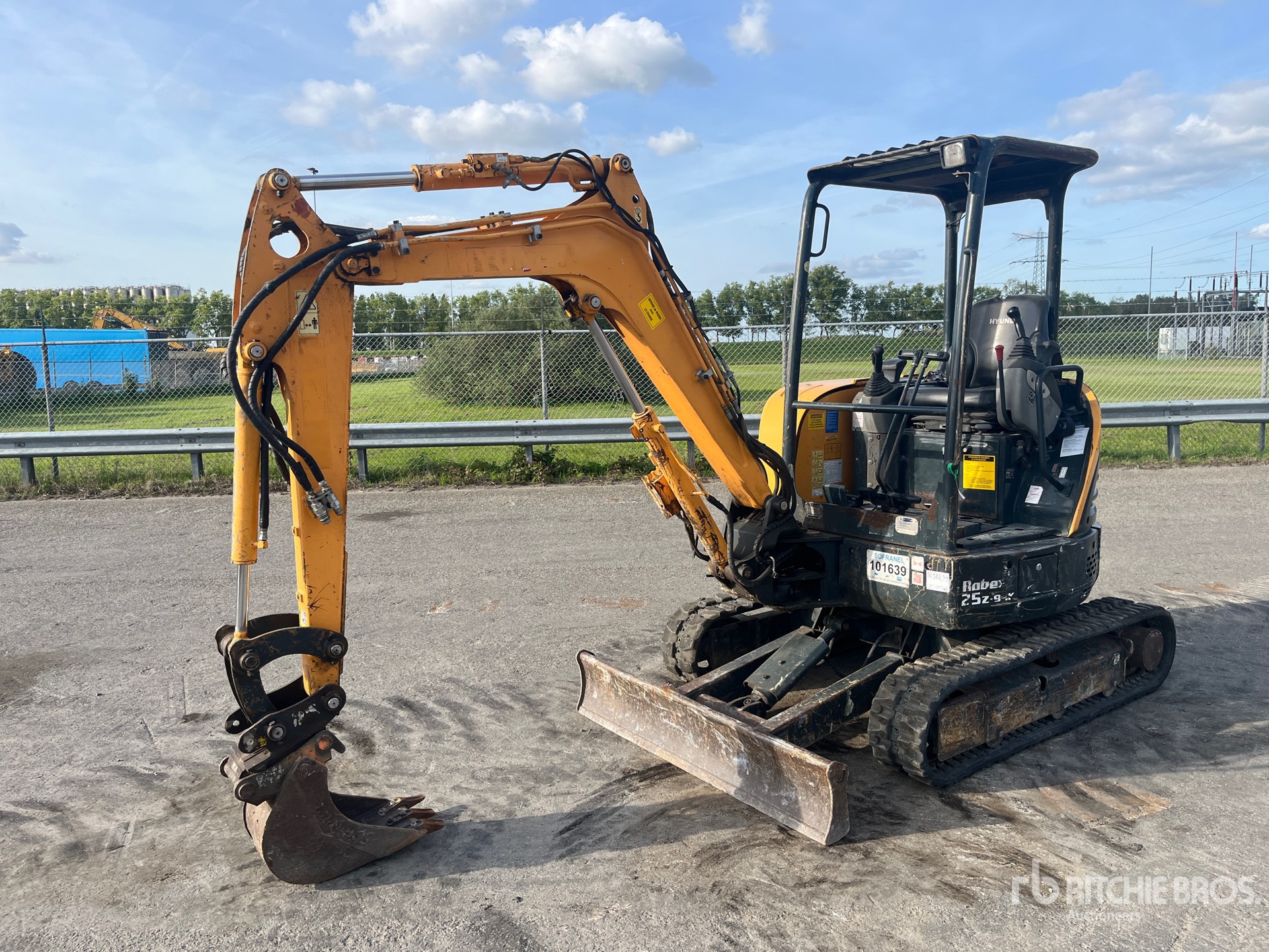 Photo of 2018 Hyundai ROBEX25Z-9AK