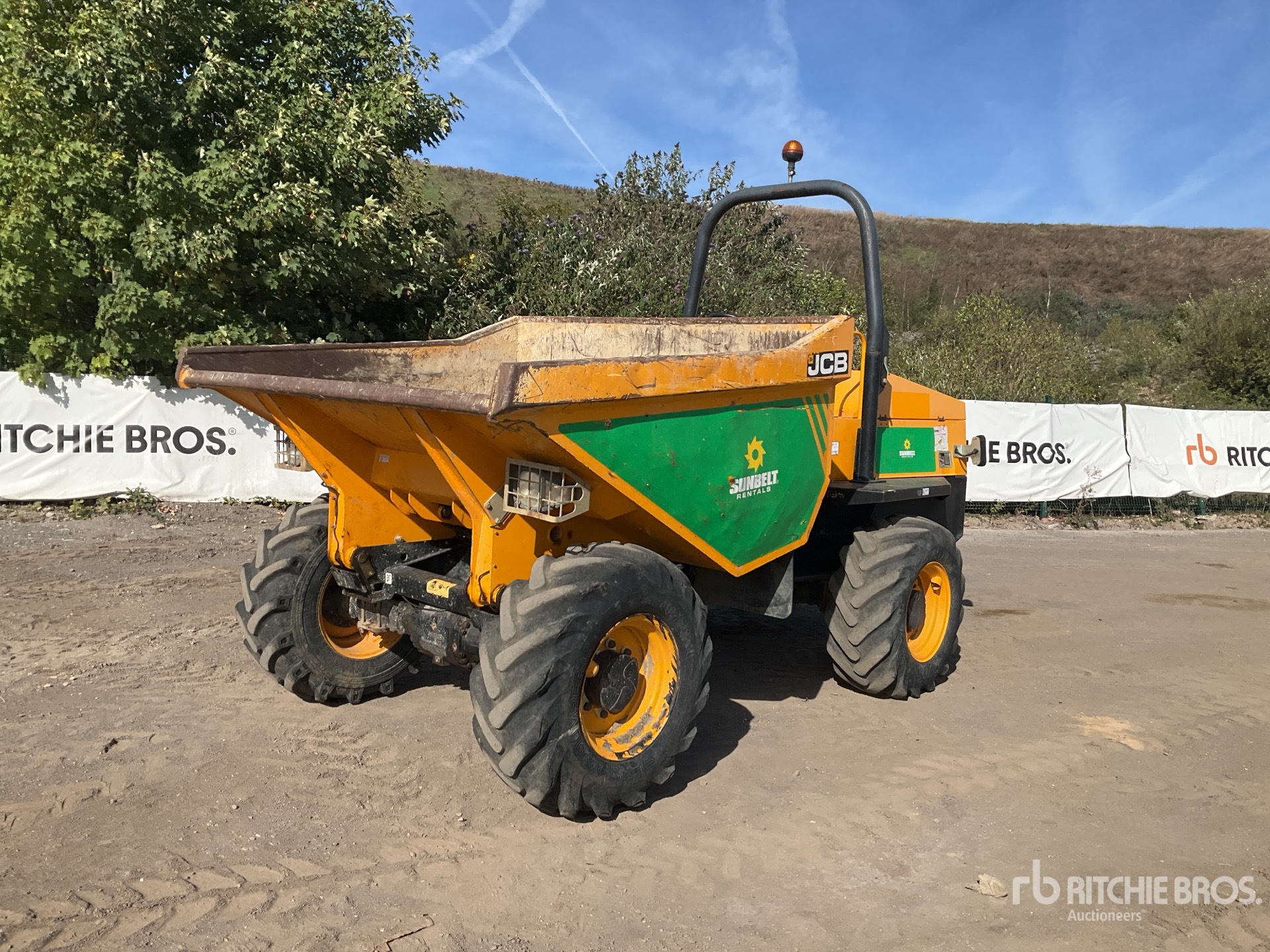 Photo of 2016 JCB 6 ton 4x4