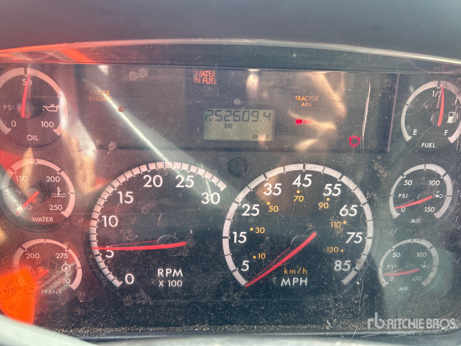 2005 Freightliner M2 106