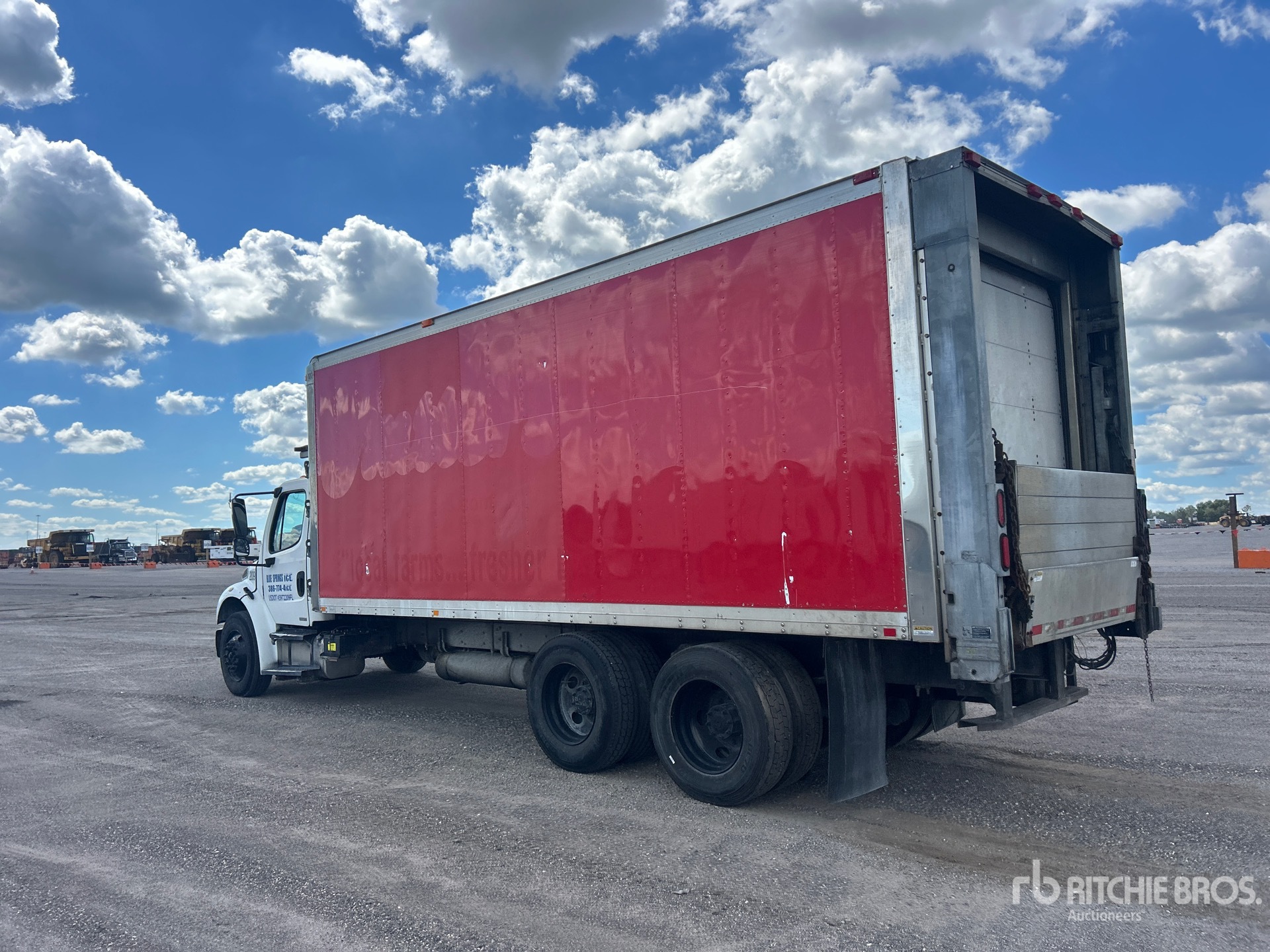 2005 Freightliner M2 106