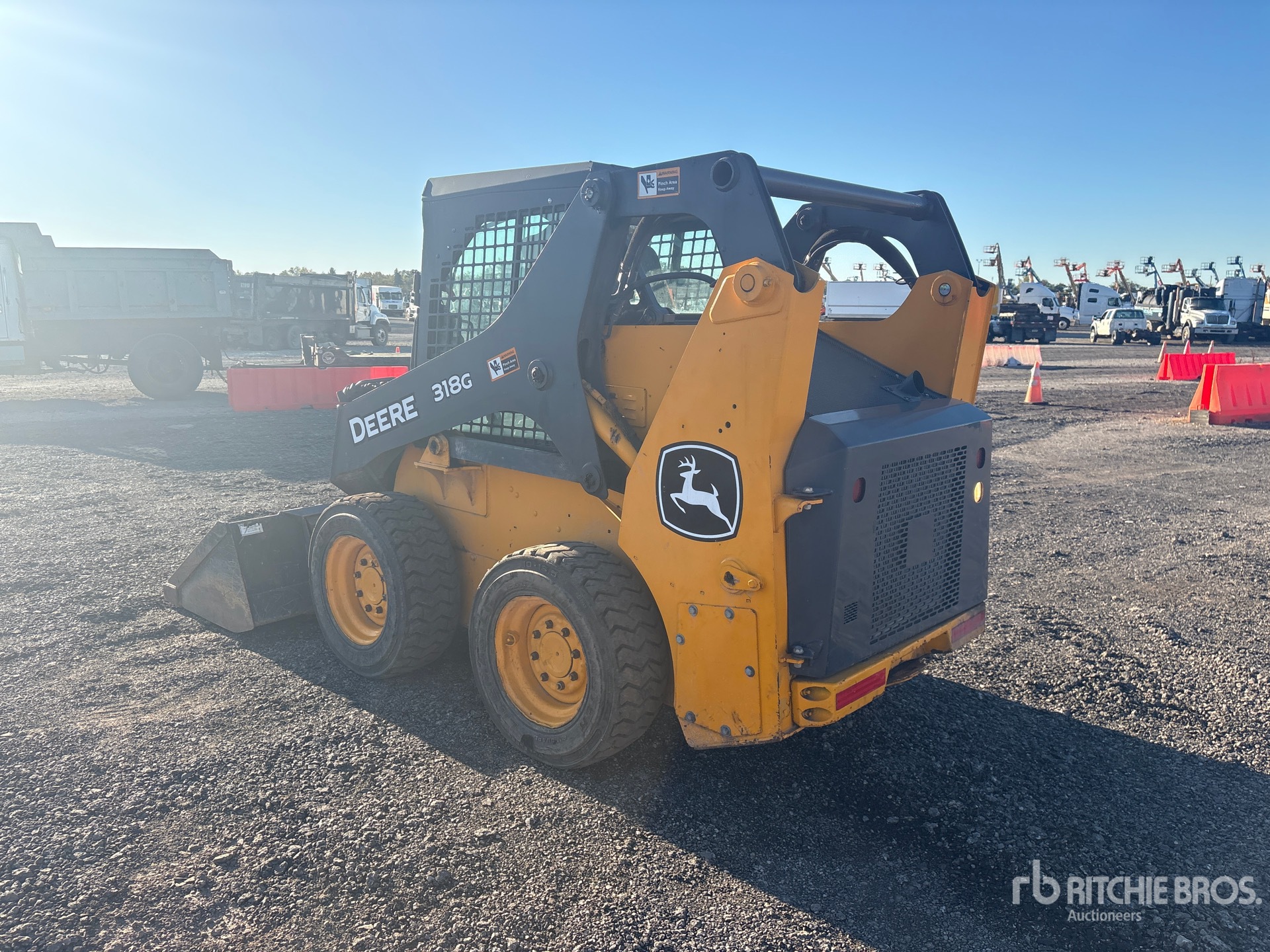 2018 John Deere 318G