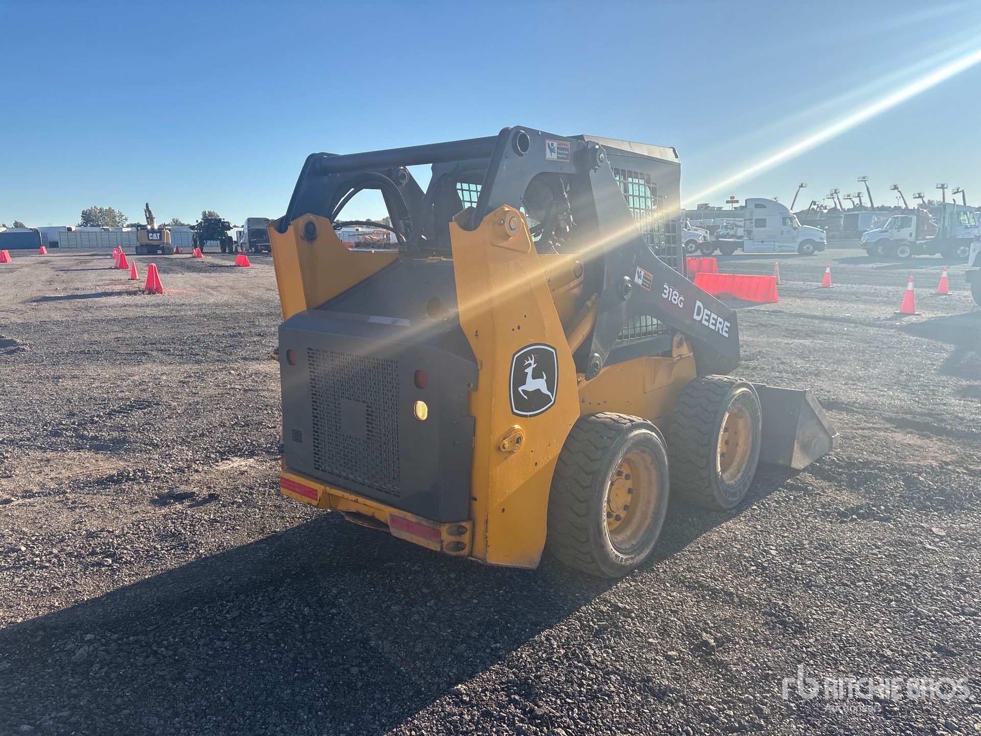 2018 John Deere 318G