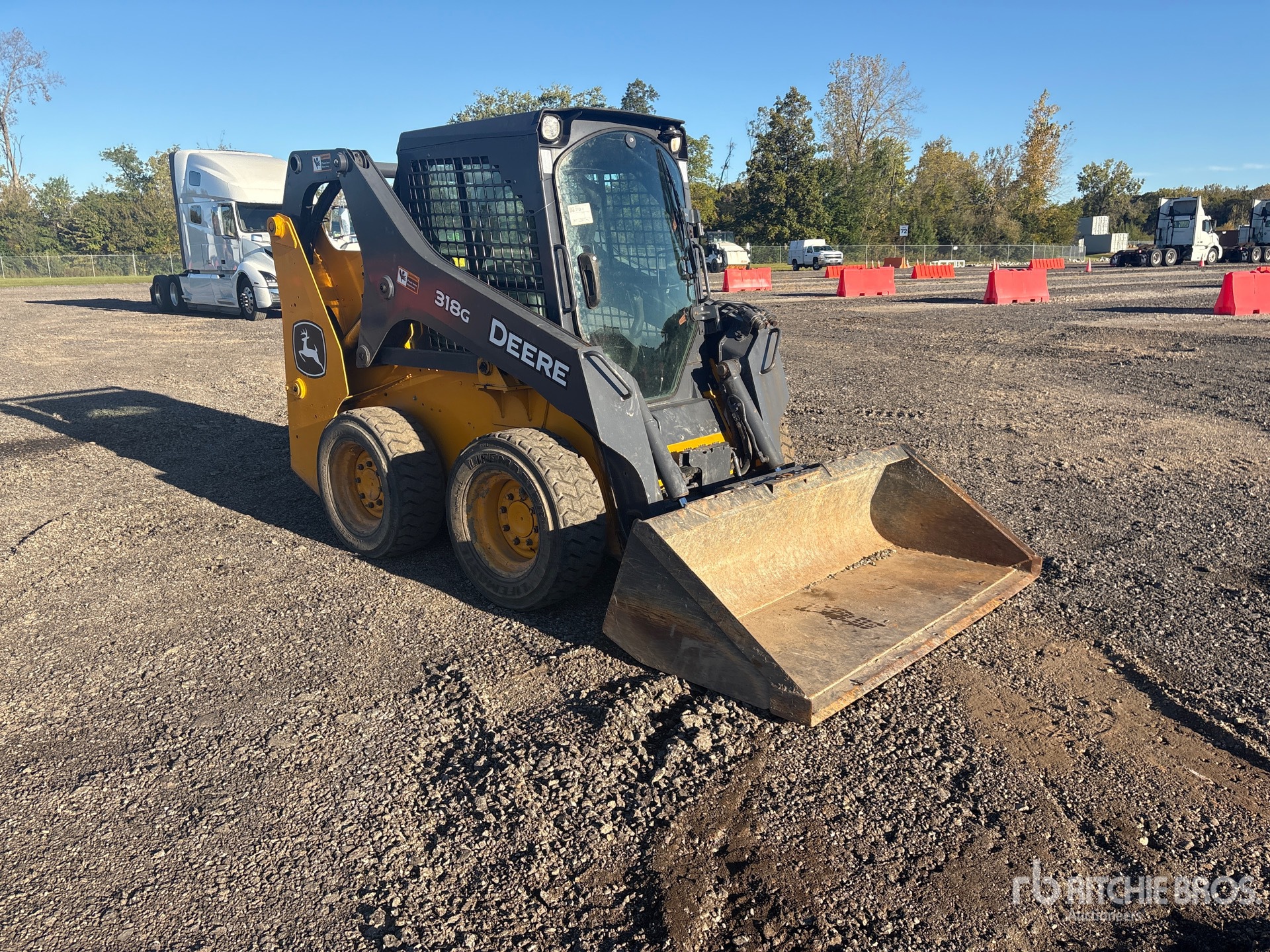 2018 John Deere 318G