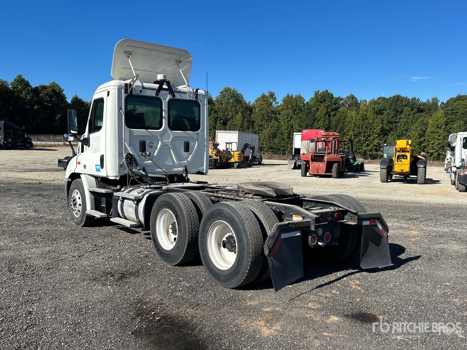 2014 Freightliner CASCADIA 113