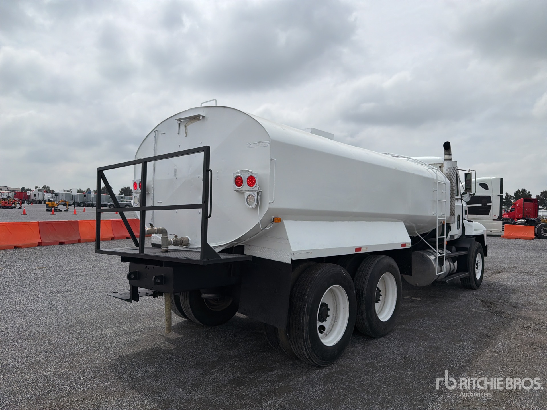2003 Mack CH613