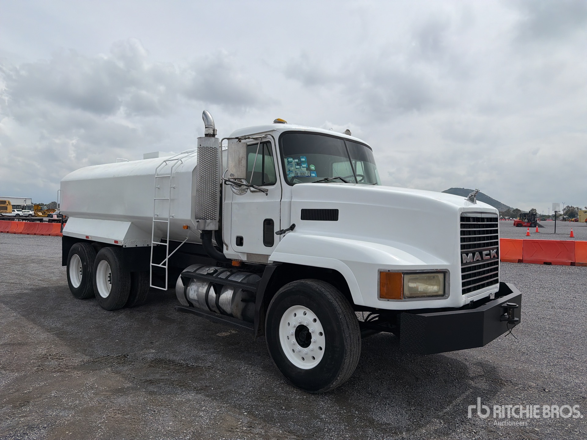 2003 Mack CH613