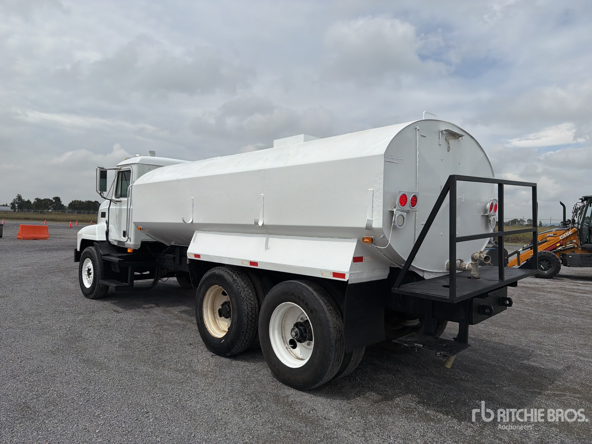 2003 Mack CH613
