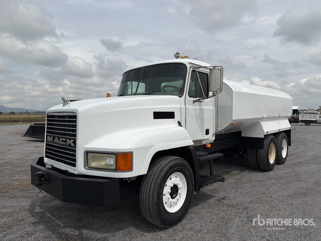 2003 Mack CH613 Water Truck