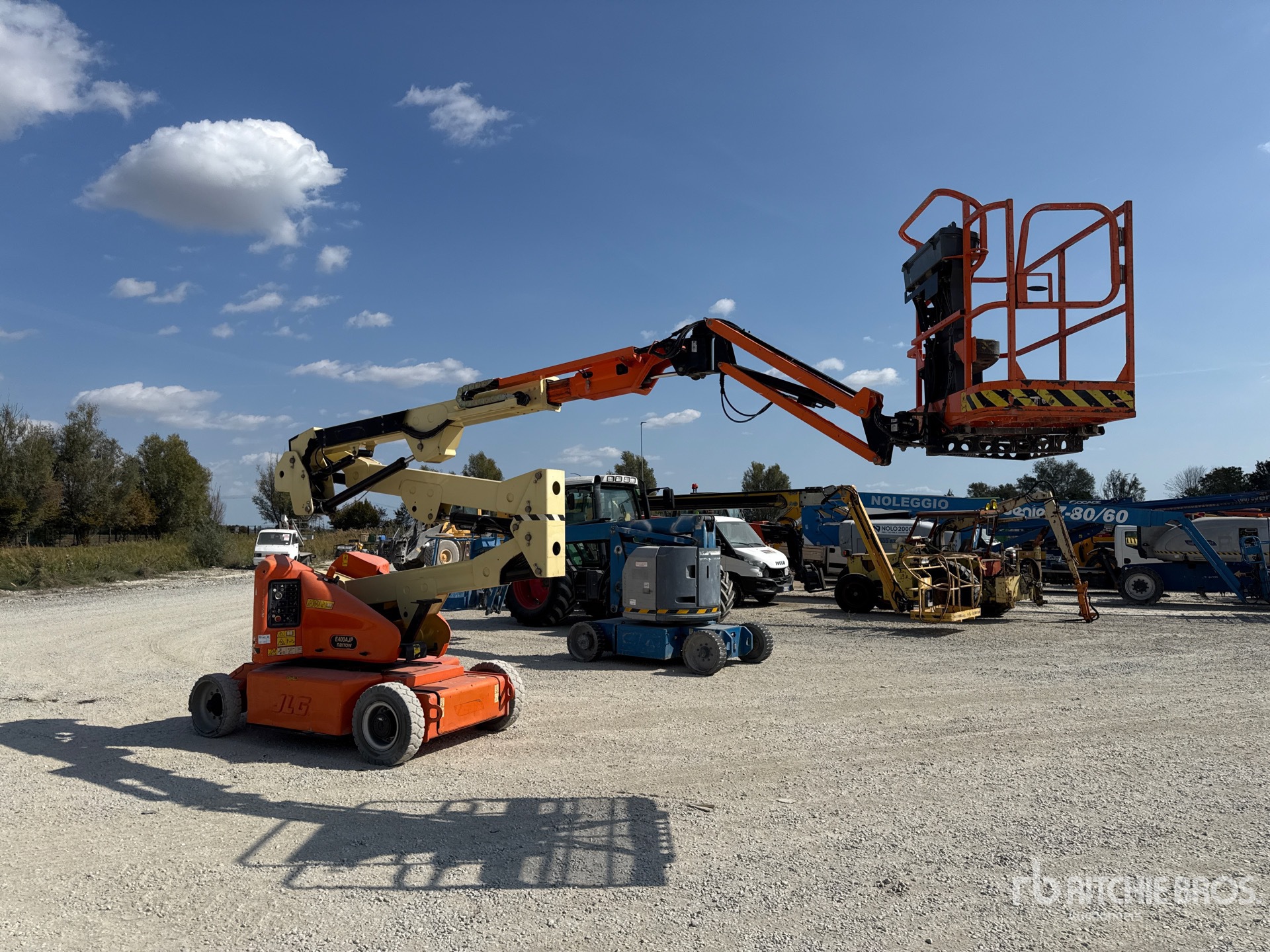 2014 JLG E400AJP