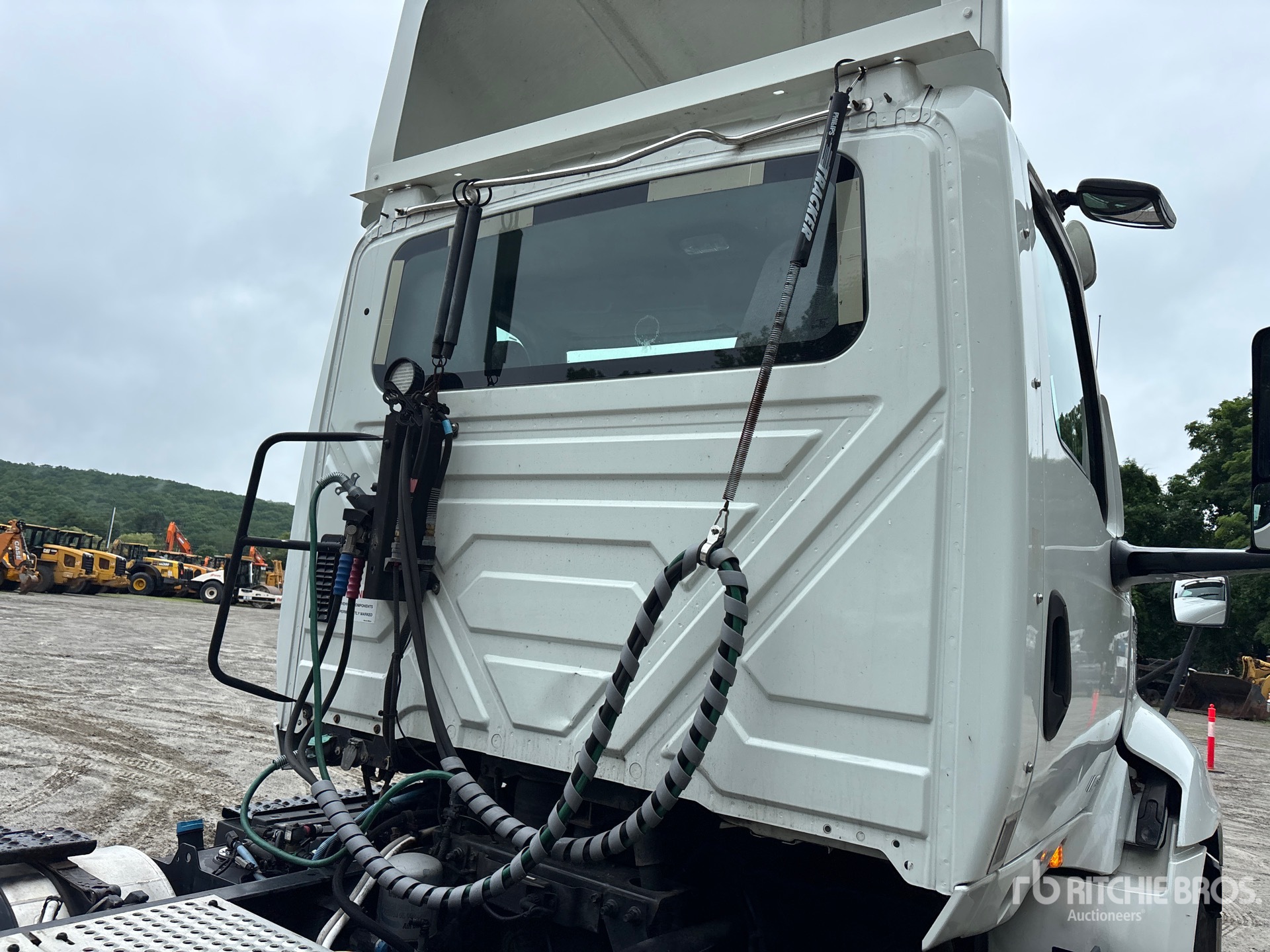 2019 International RH613