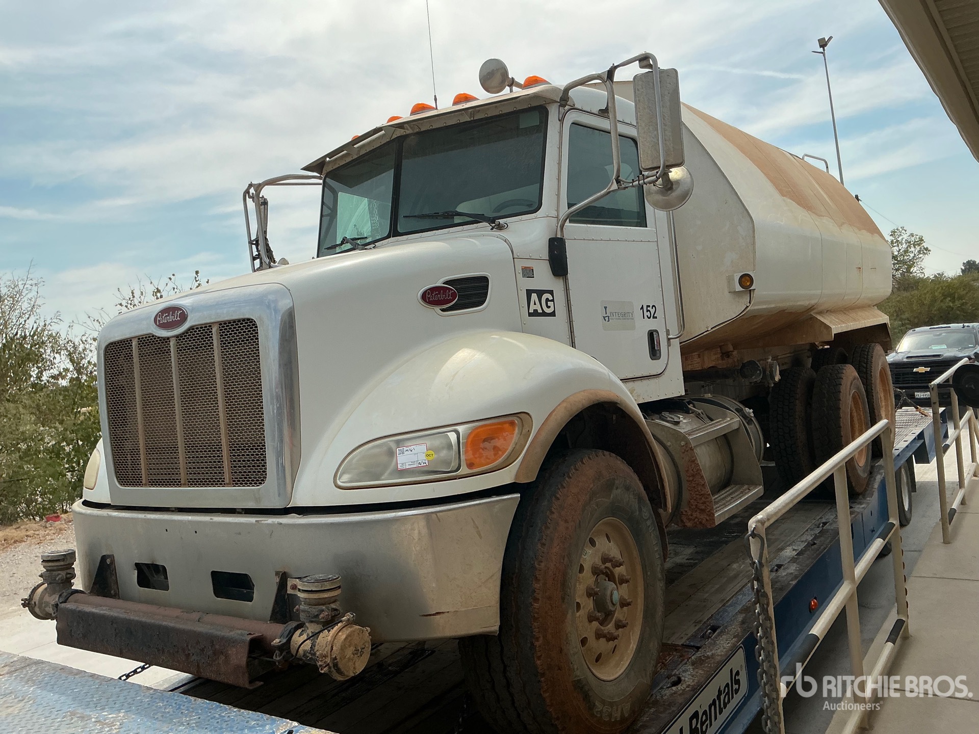 Photo of 2014 Peterbilt 348