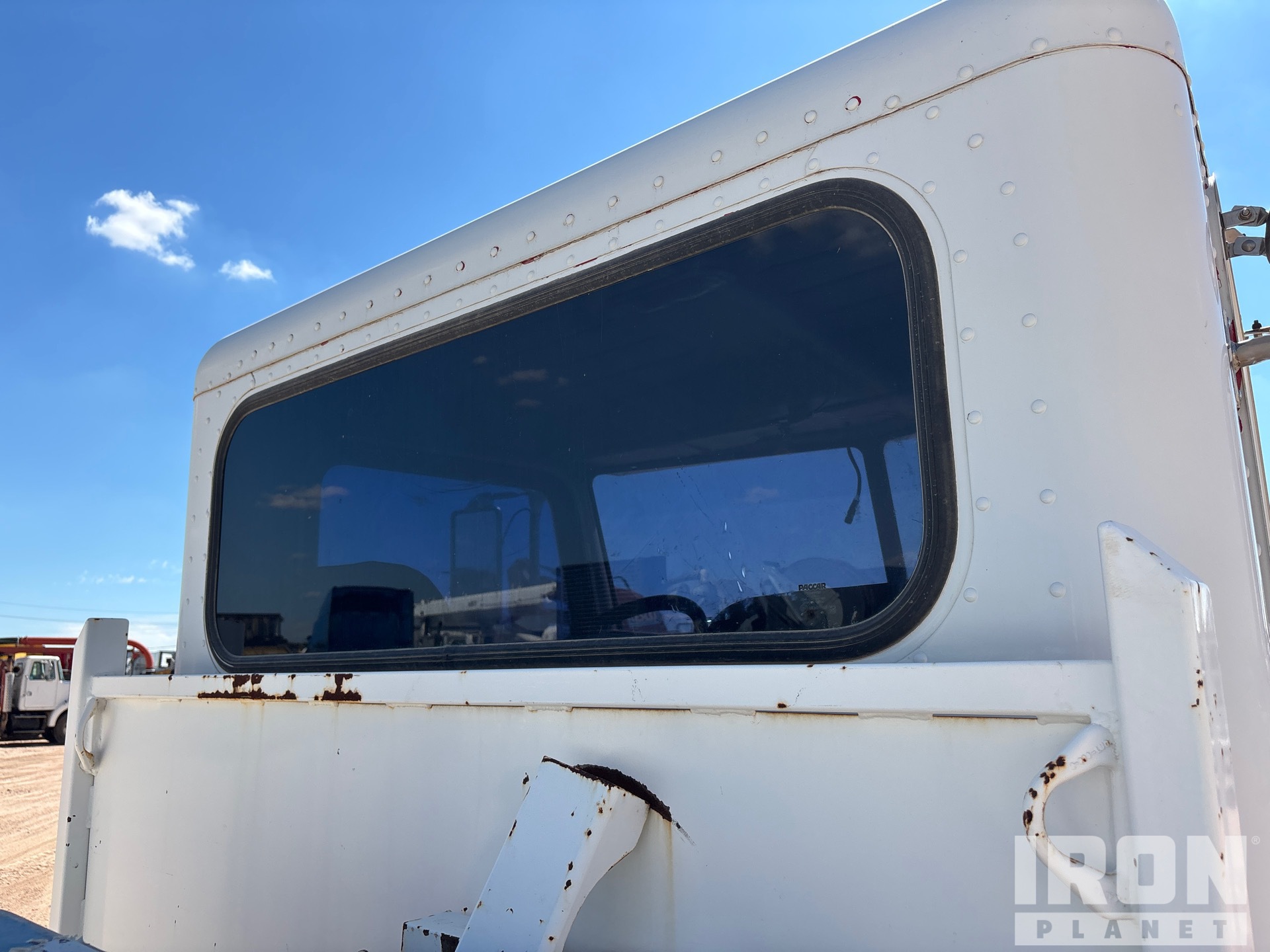 2007 Peterbilt 330