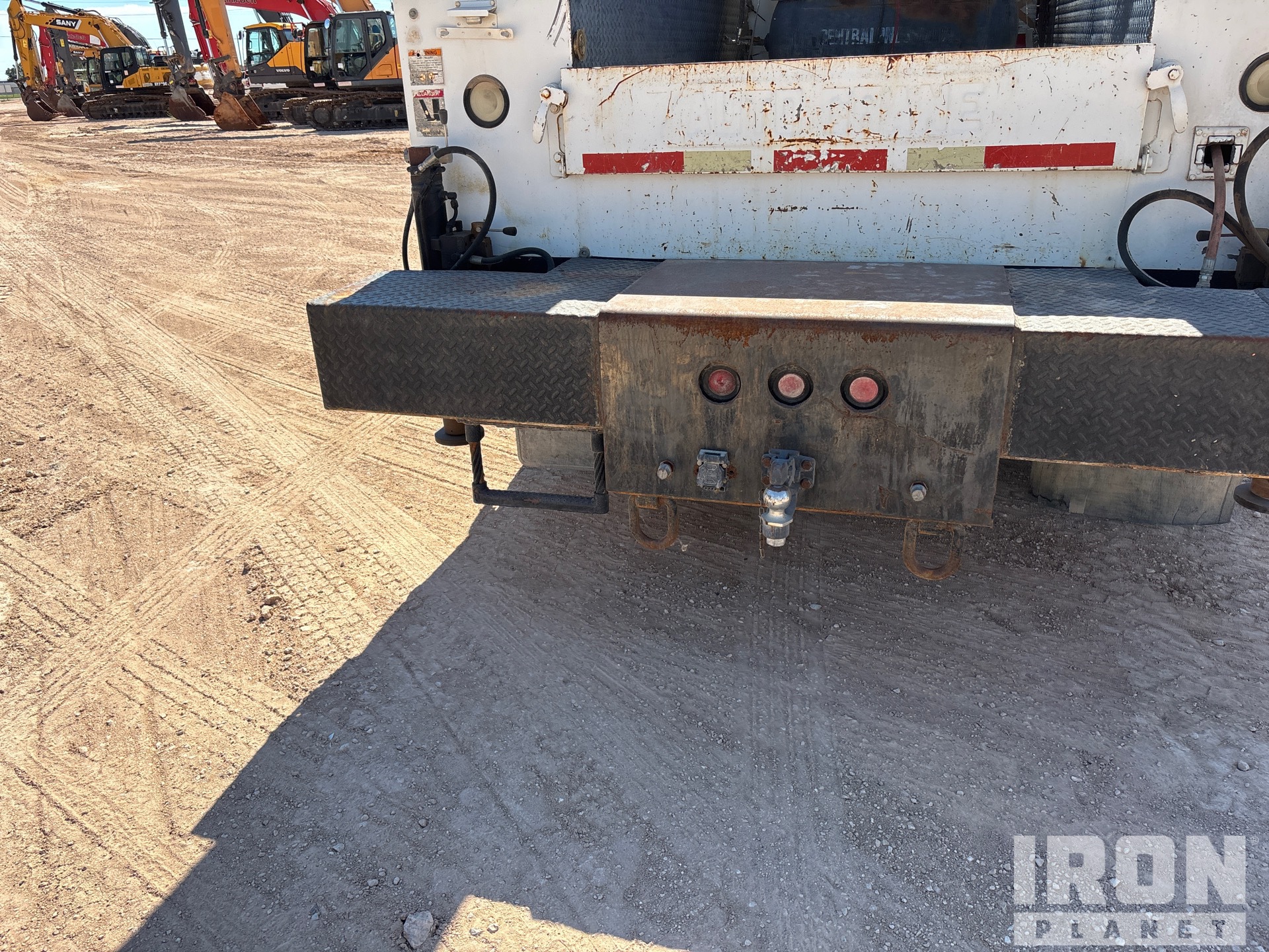 2007 Peterbilt 330