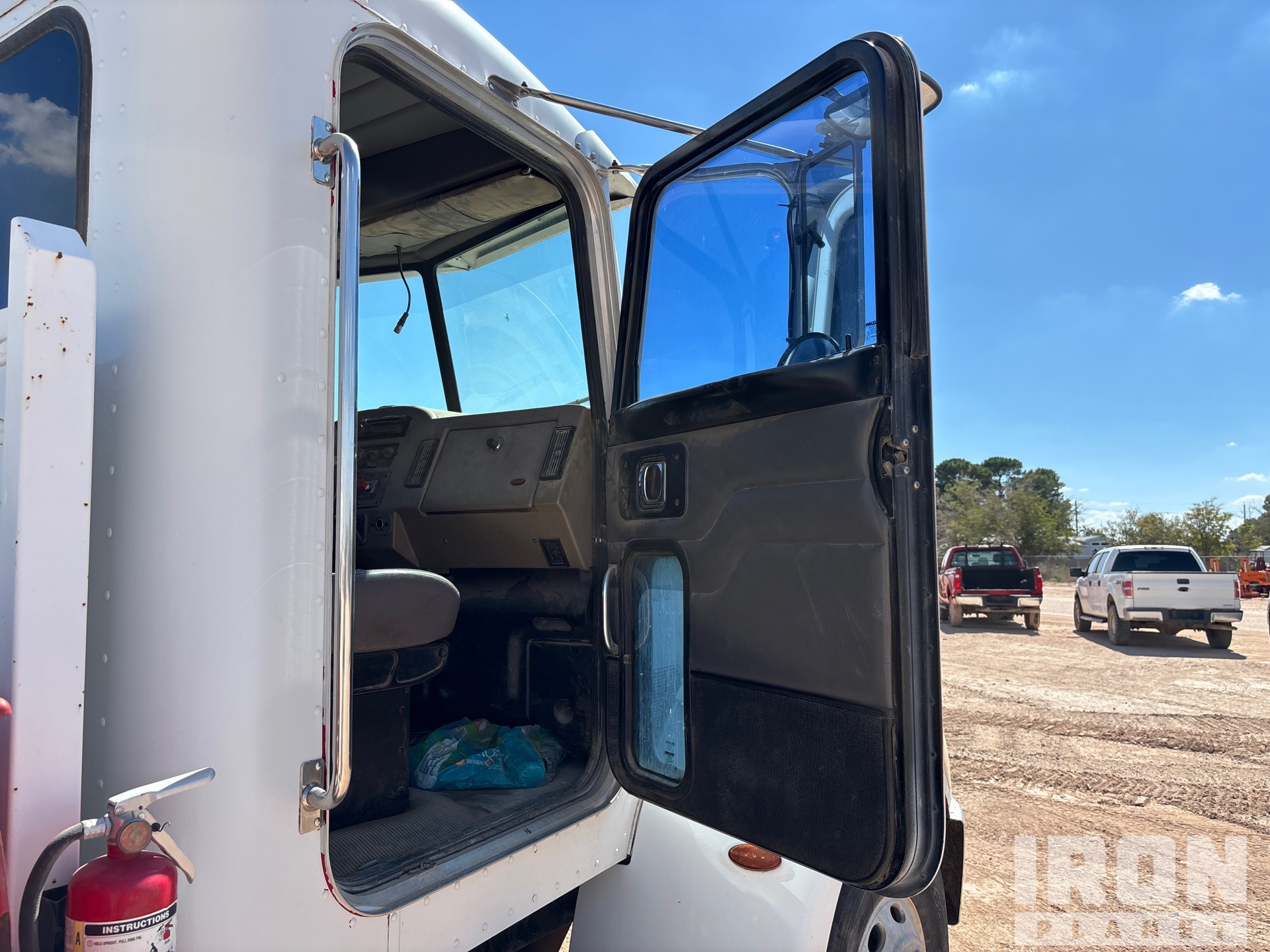 2007 Peterbilt 330