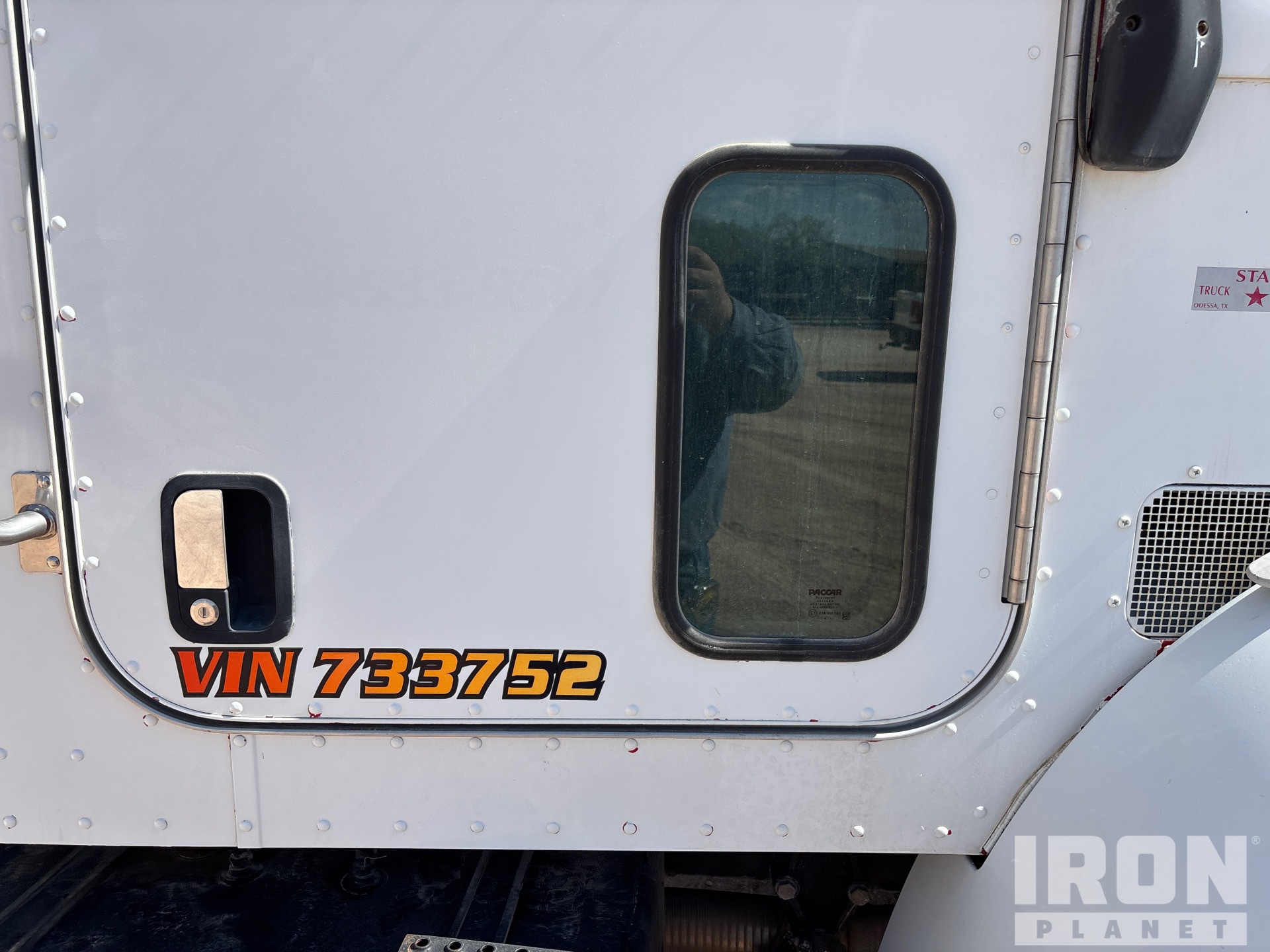 2007 Peterbilt 330