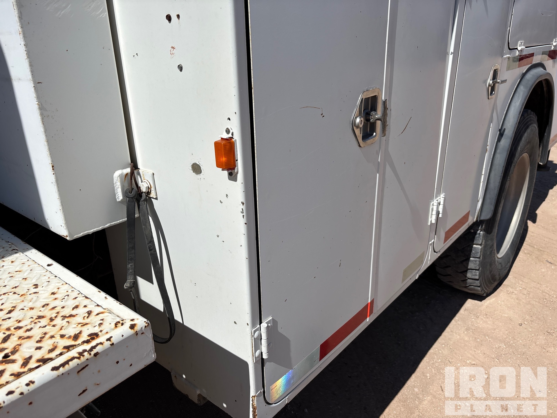 2007 Peterbilt 330