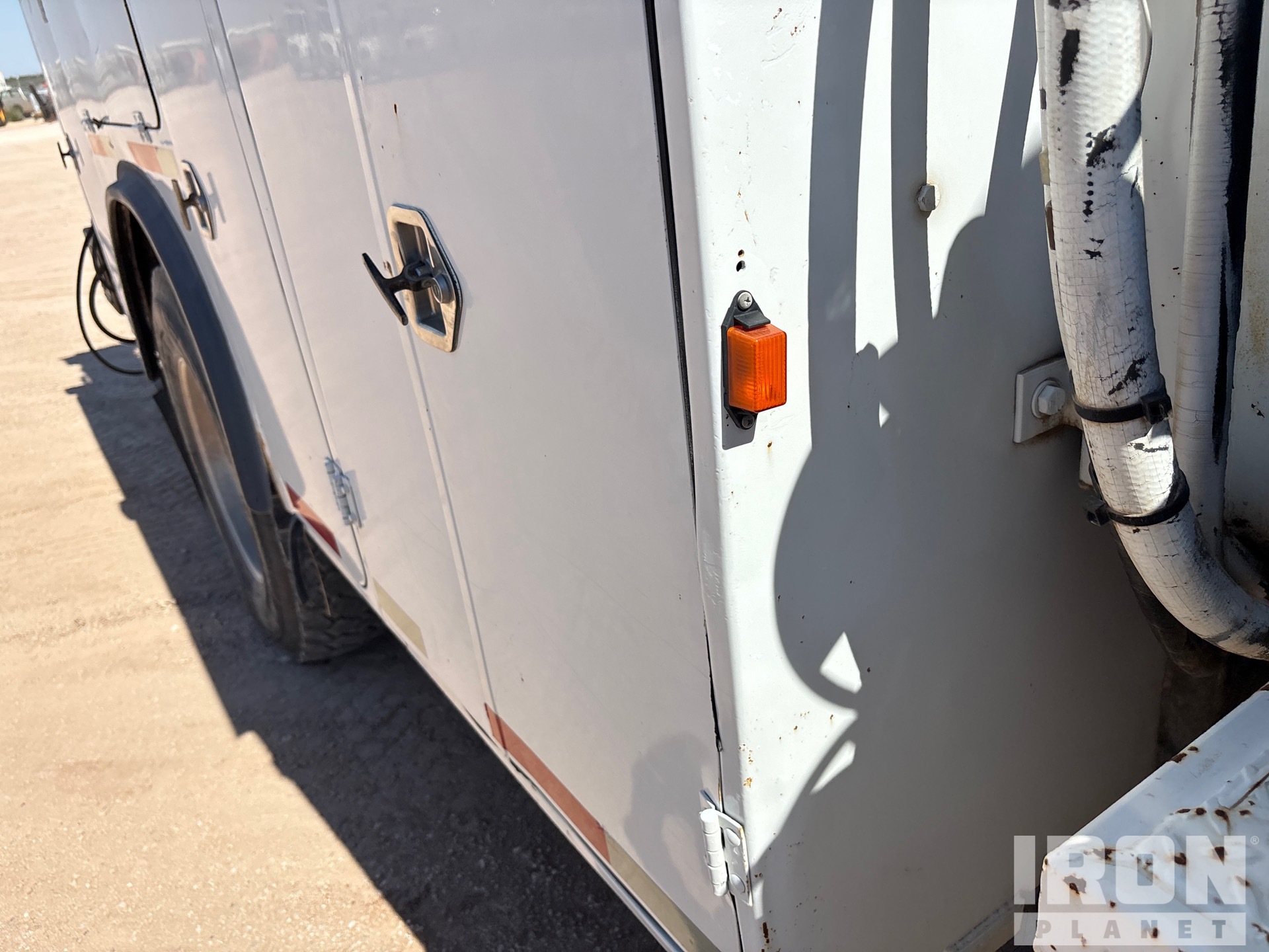 2007 Peterbilt 330