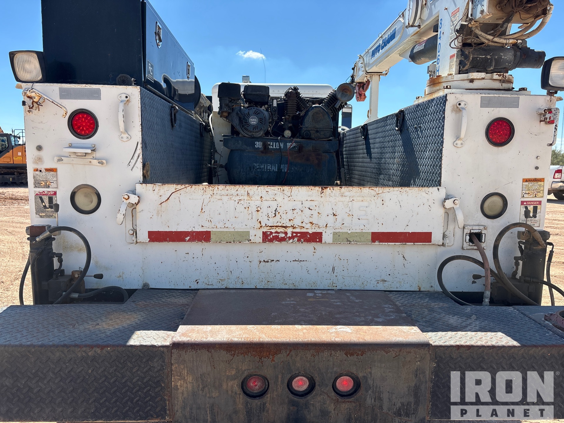 2007 Peterbilt 330