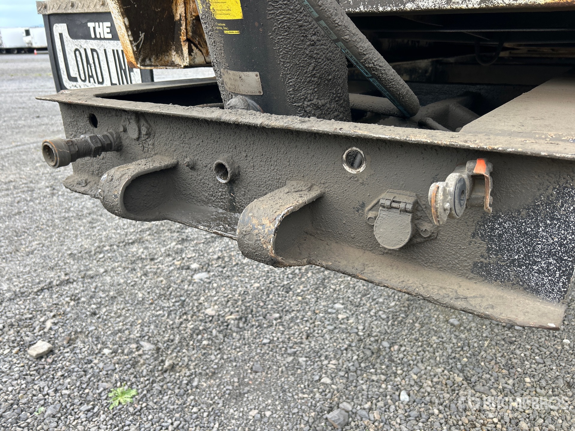 2005 Load Line 28 FT T/A