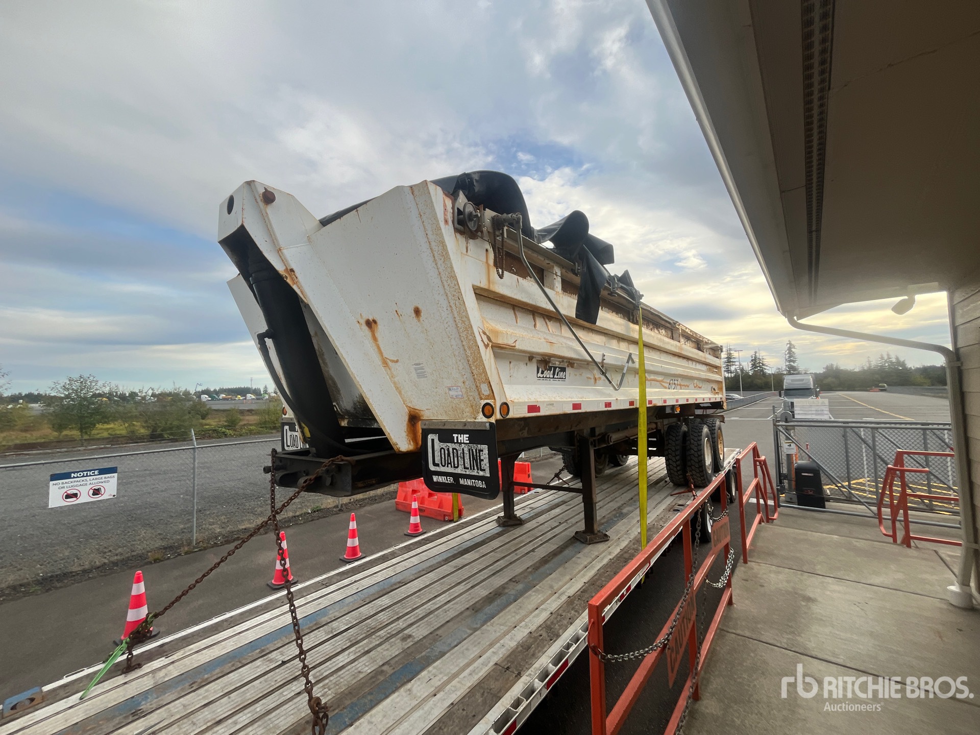 2005 Load Line 28 FT T/A