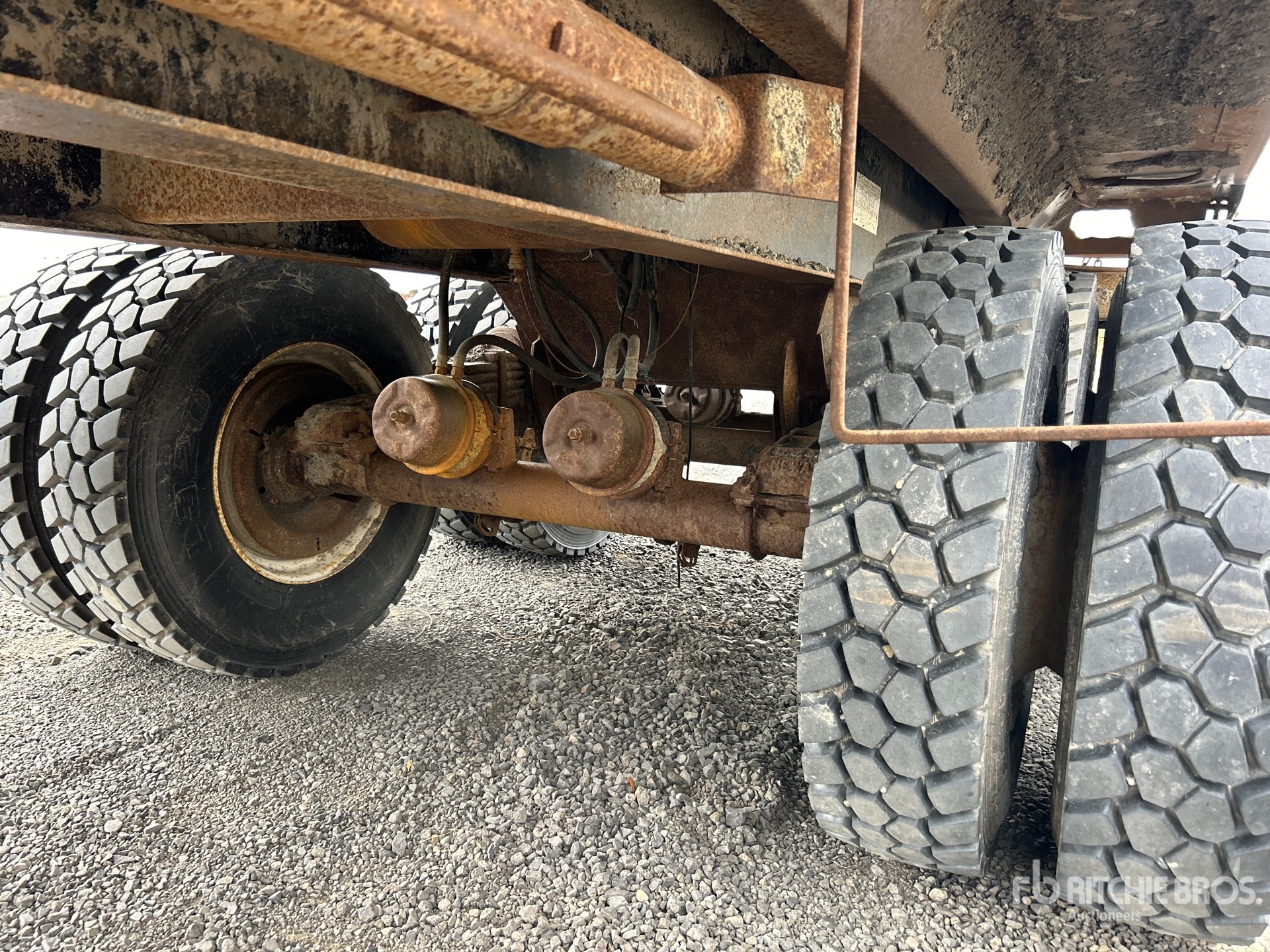2005 Load Line 28 FT T/A