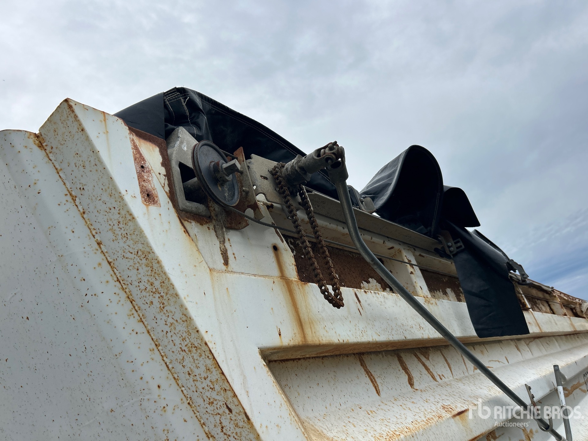 2005 Load Line 28 FT T/A