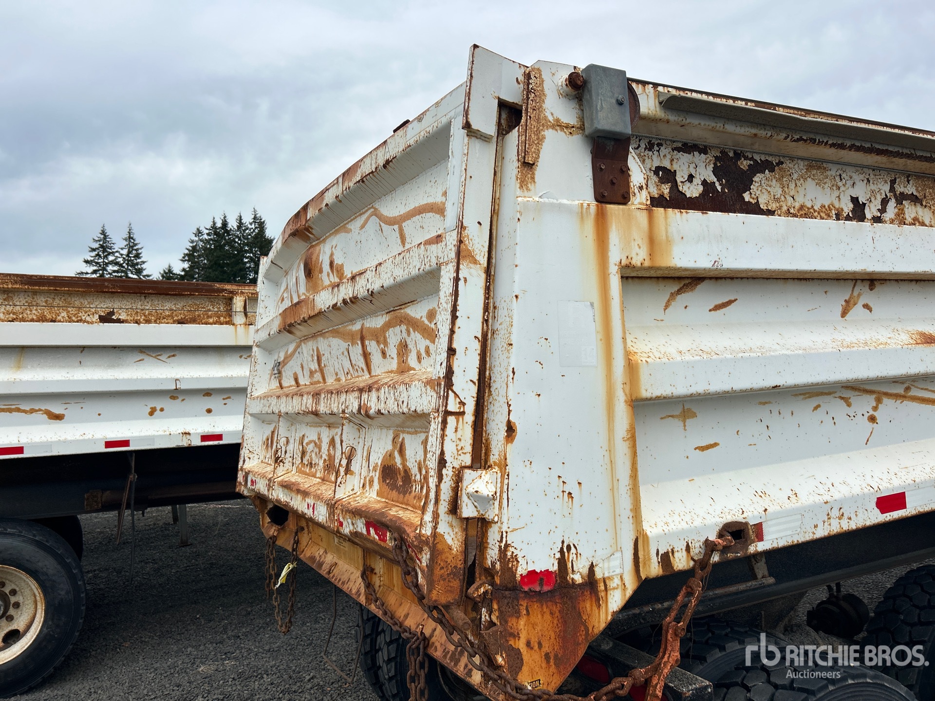 2005 Load Line 28 FT T/A