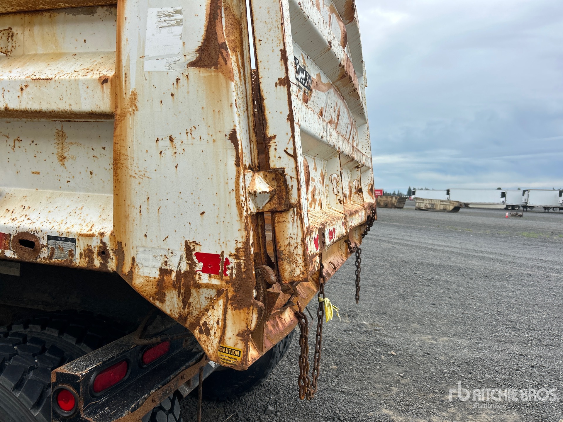 2005 Load Line 28 FT T/A