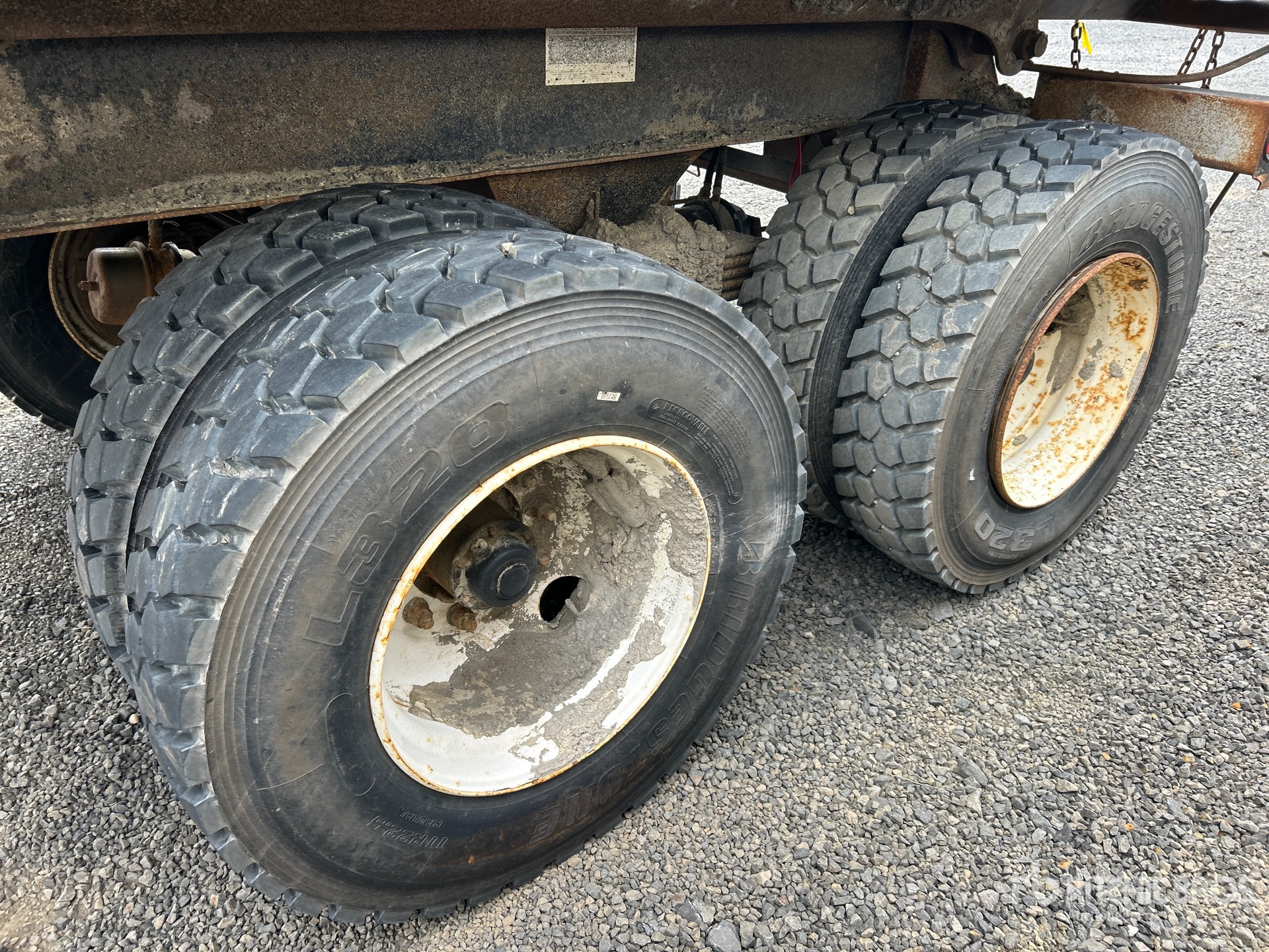 2005 Load Line 28 FT T/A