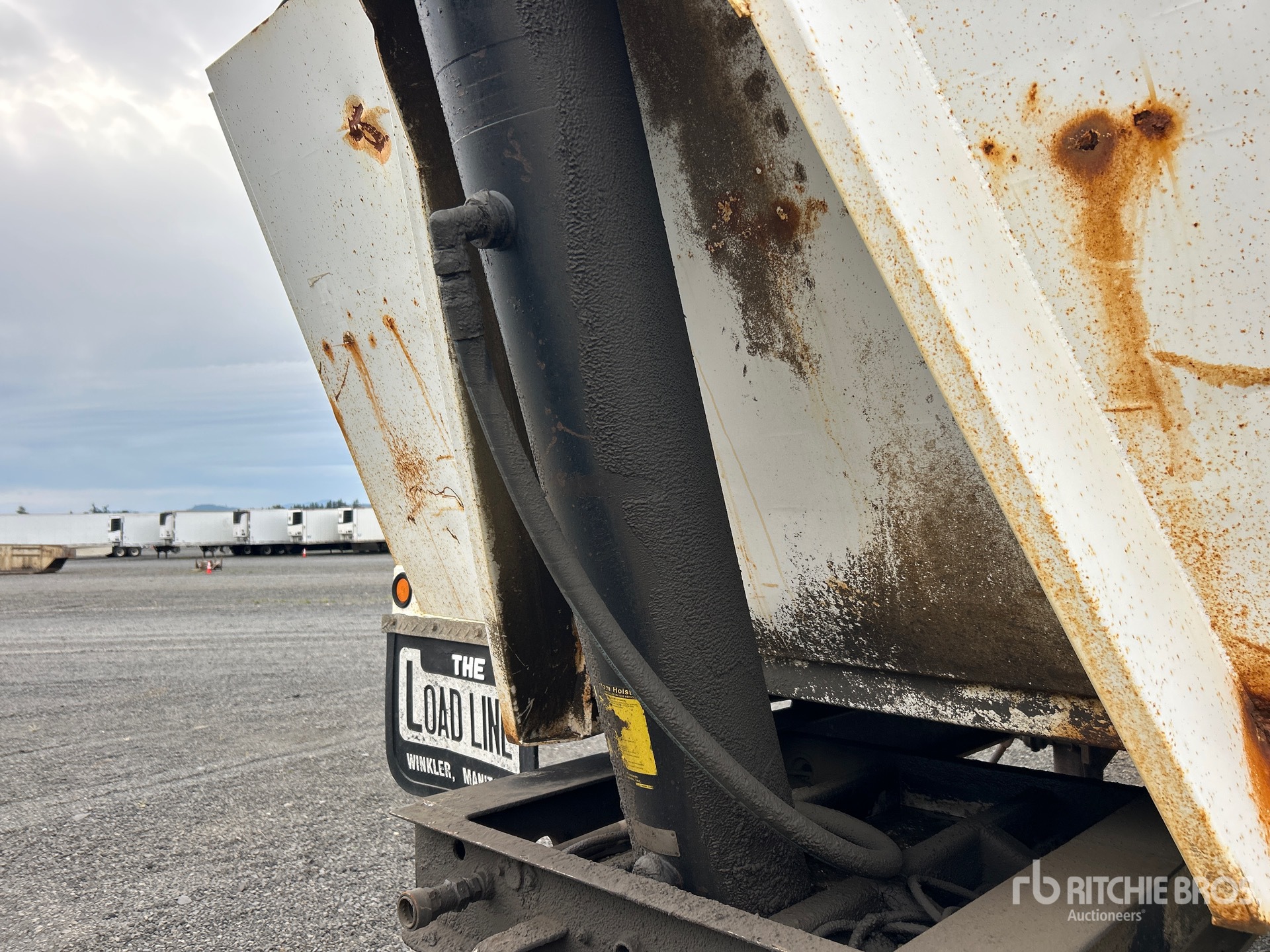2005 Load Line 28 FT T/A