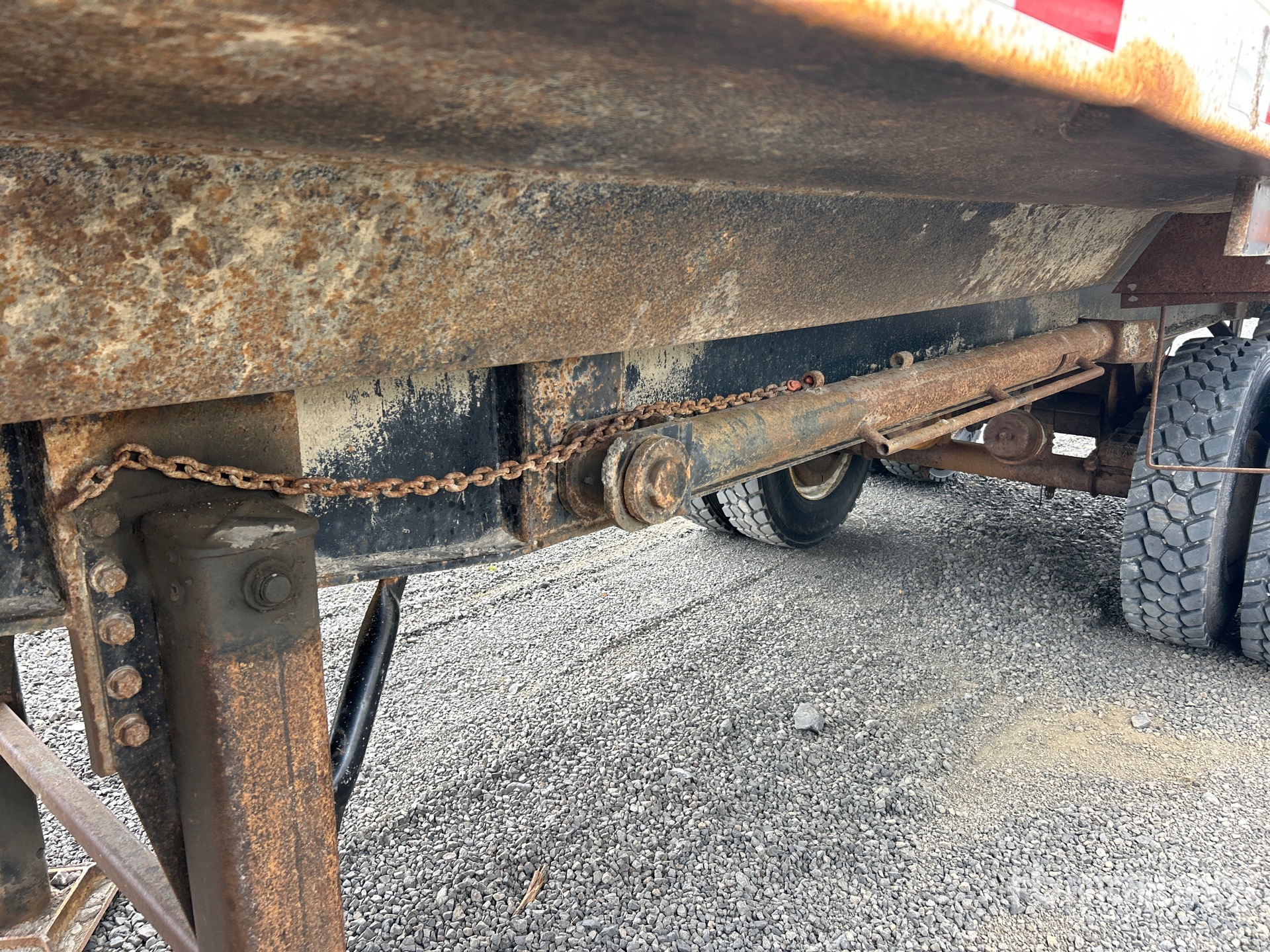 2005 Load Line 28 FT T/A