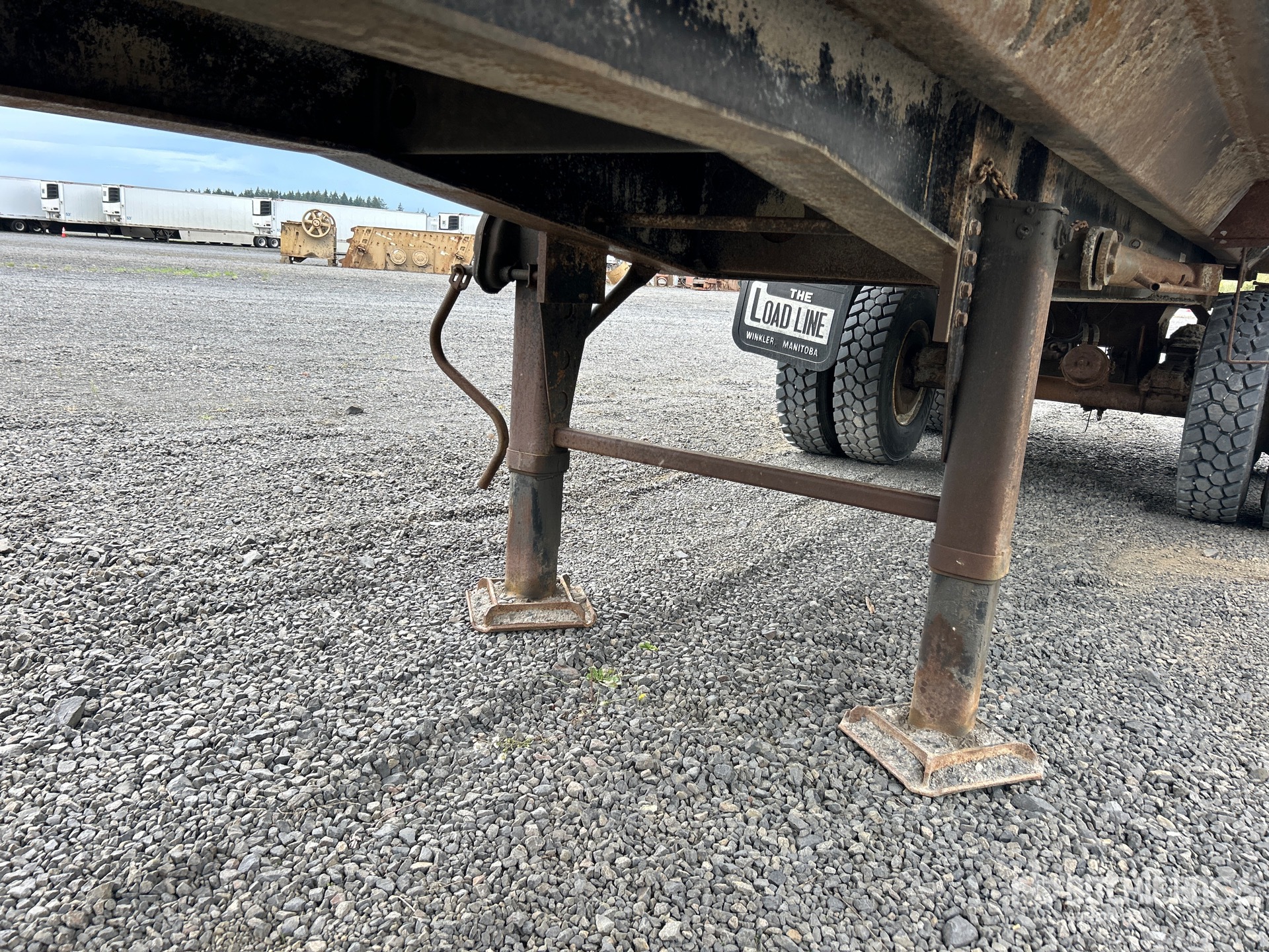 2005 Load Line 28 FT T/A