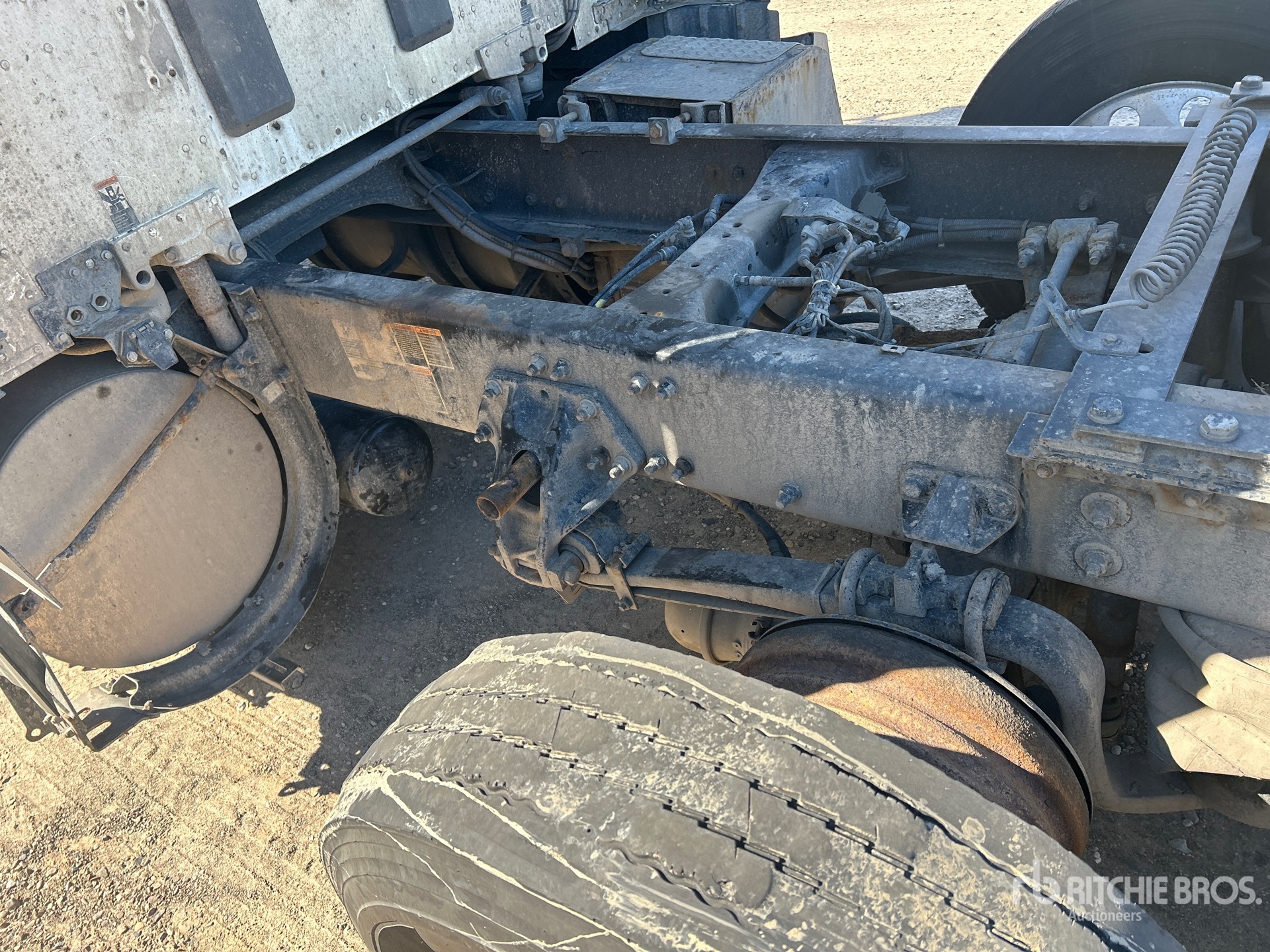 2023 Kenworth T-680
