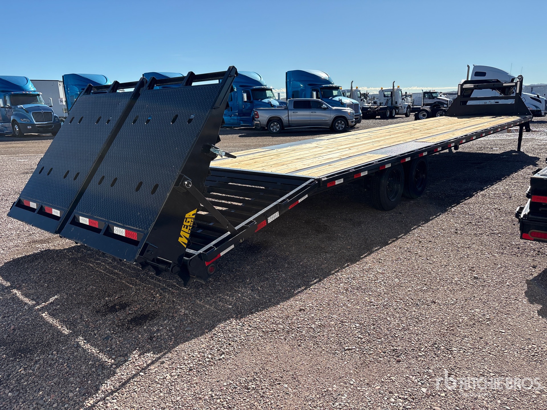 2026 Big Tex 16GN-40D5A-MRBK