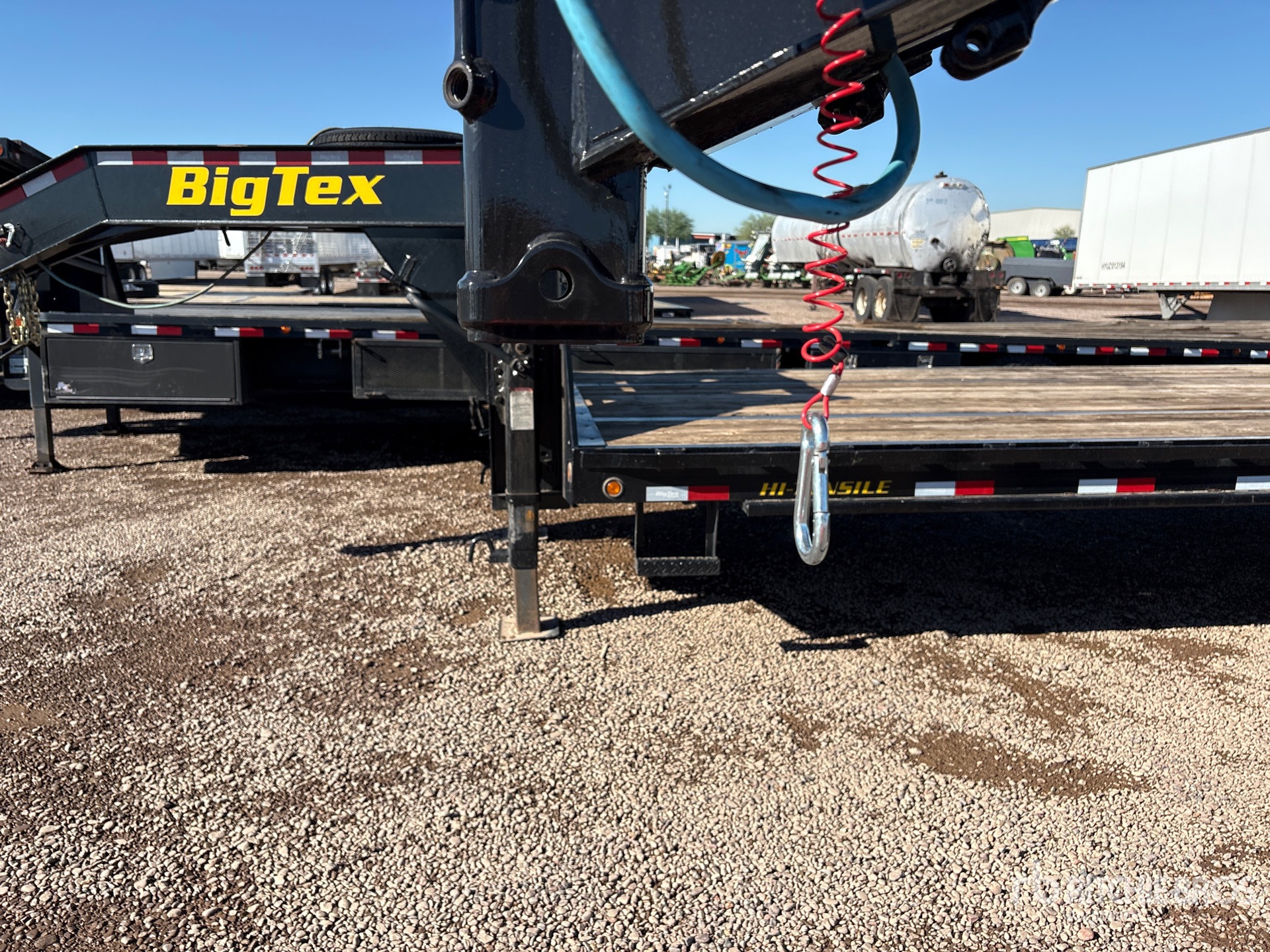 2026 Big Tex 16GN-40D5A-MRBK