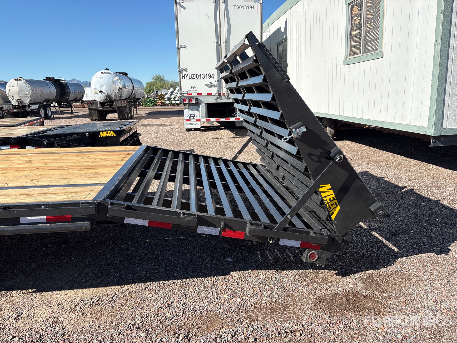 2026 Big Tex 16GN-40D5A-MRBK