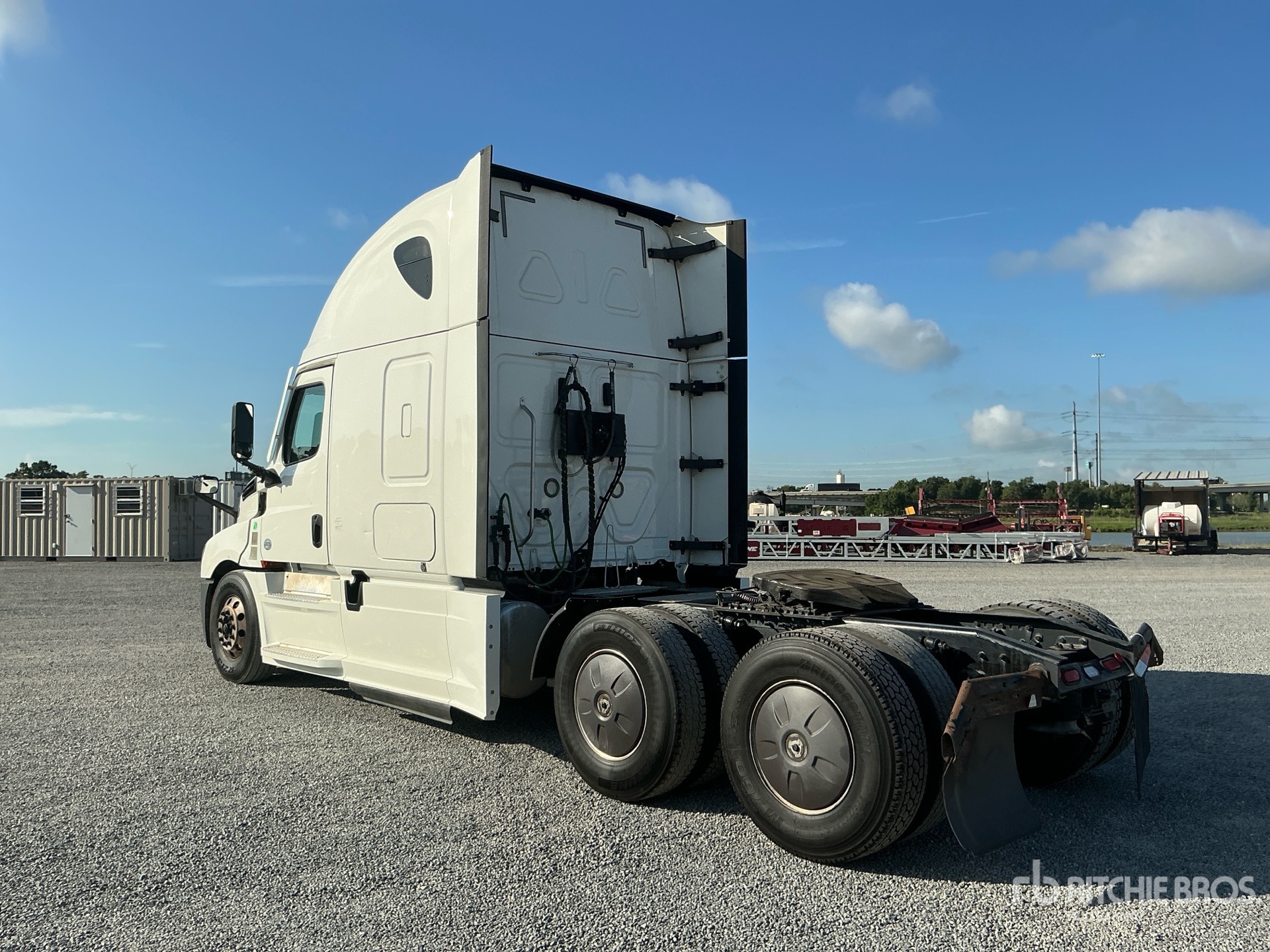 2020 Freightliner CASCADIA 126