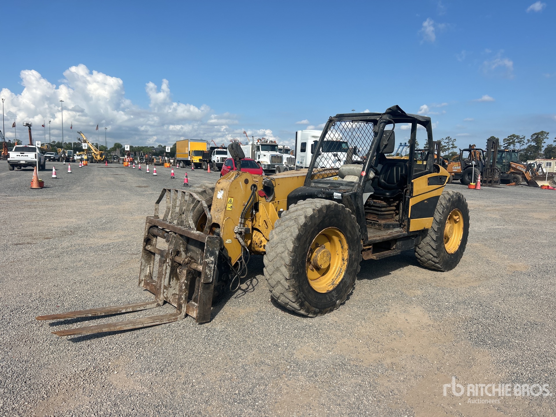 Photo of 2005 Caterpillar TH220B
