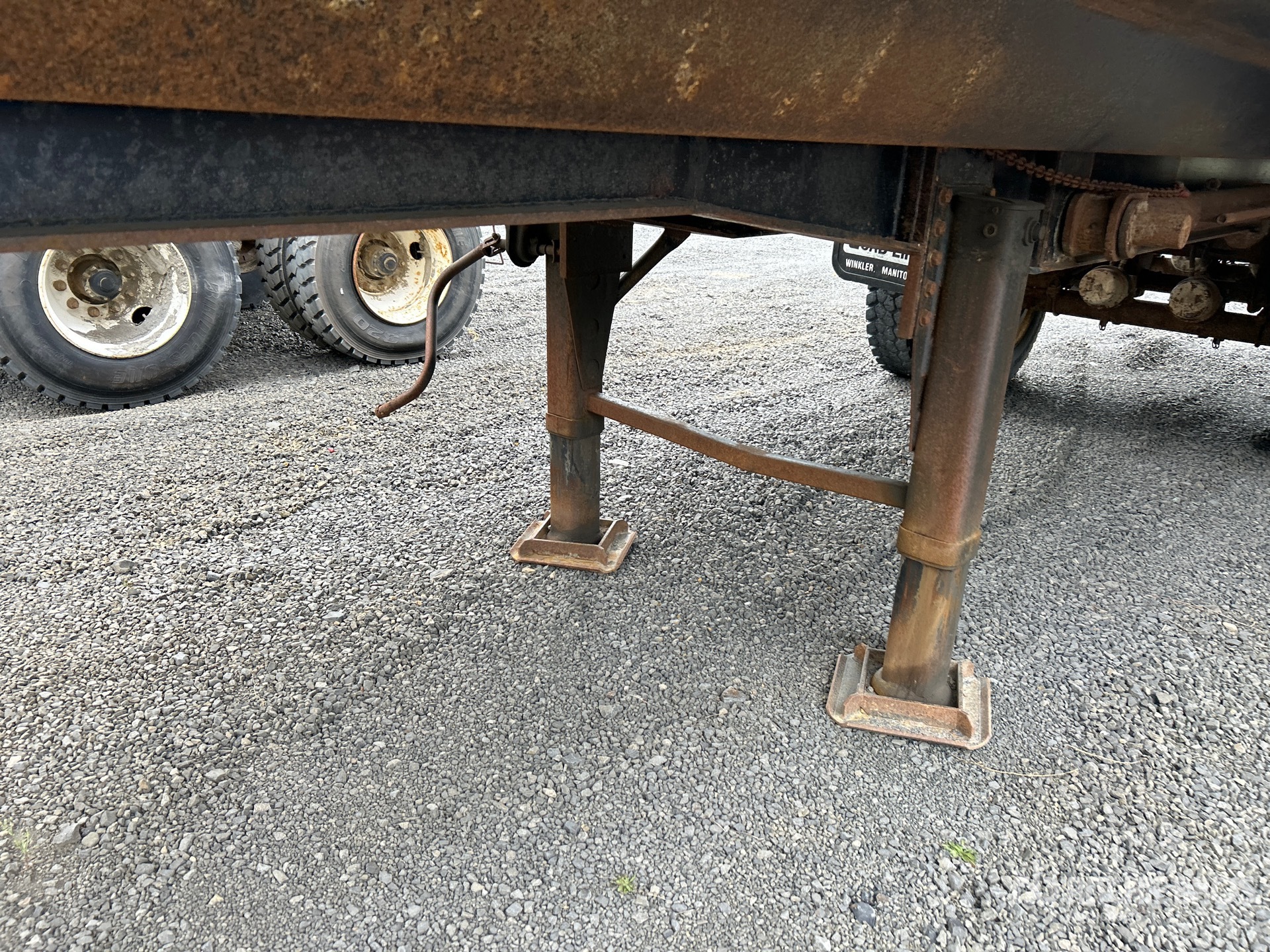 2005 Load Line 27 FT T/A (INOPERABLE)