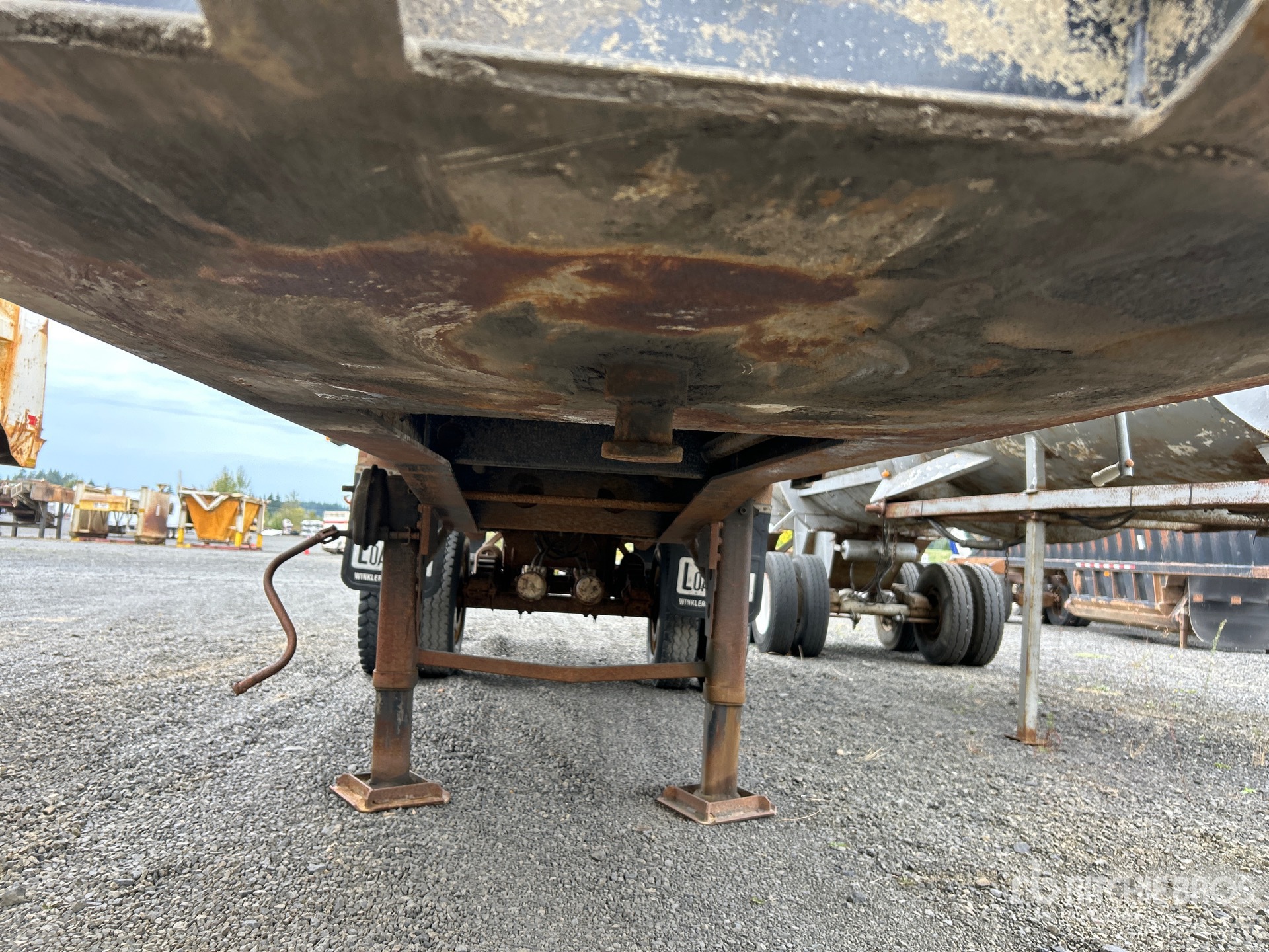 2005 Load Line 27 FT T/A (INOPERABLE)