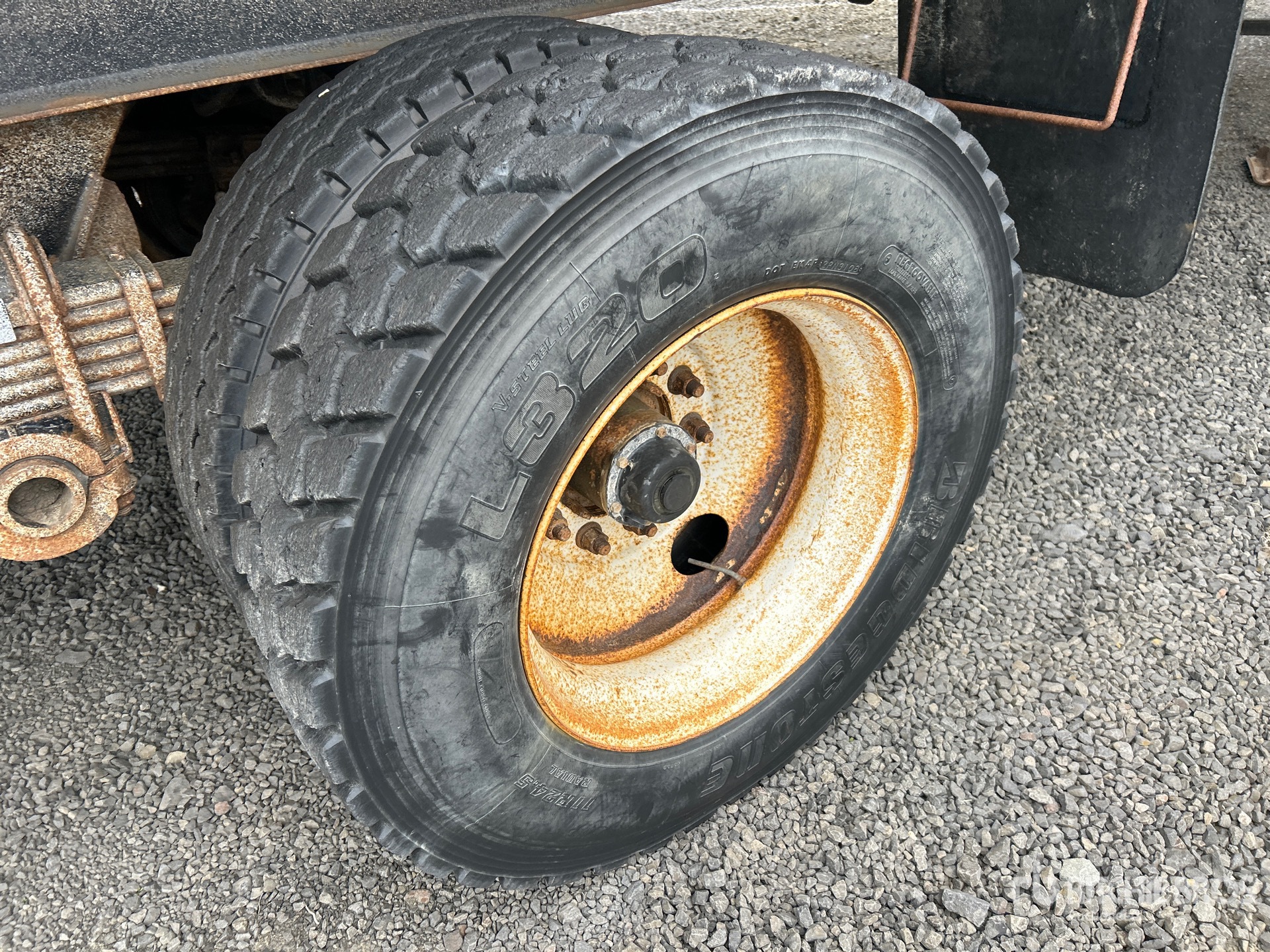 2005 Load Line 27 FT T/A (INOPERABLE)