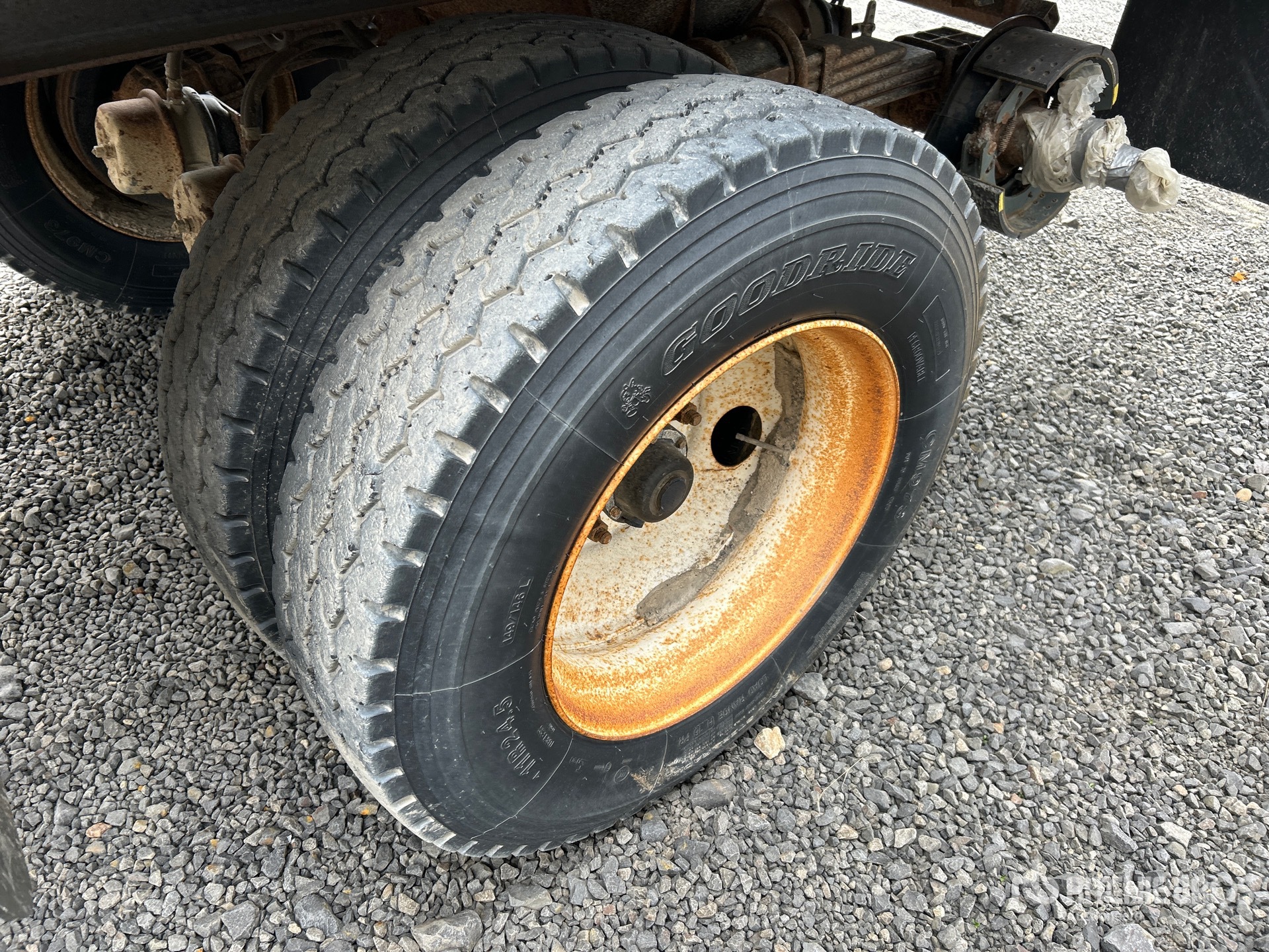 2005 Load Line 27 FT T/A (INOPERABLE)