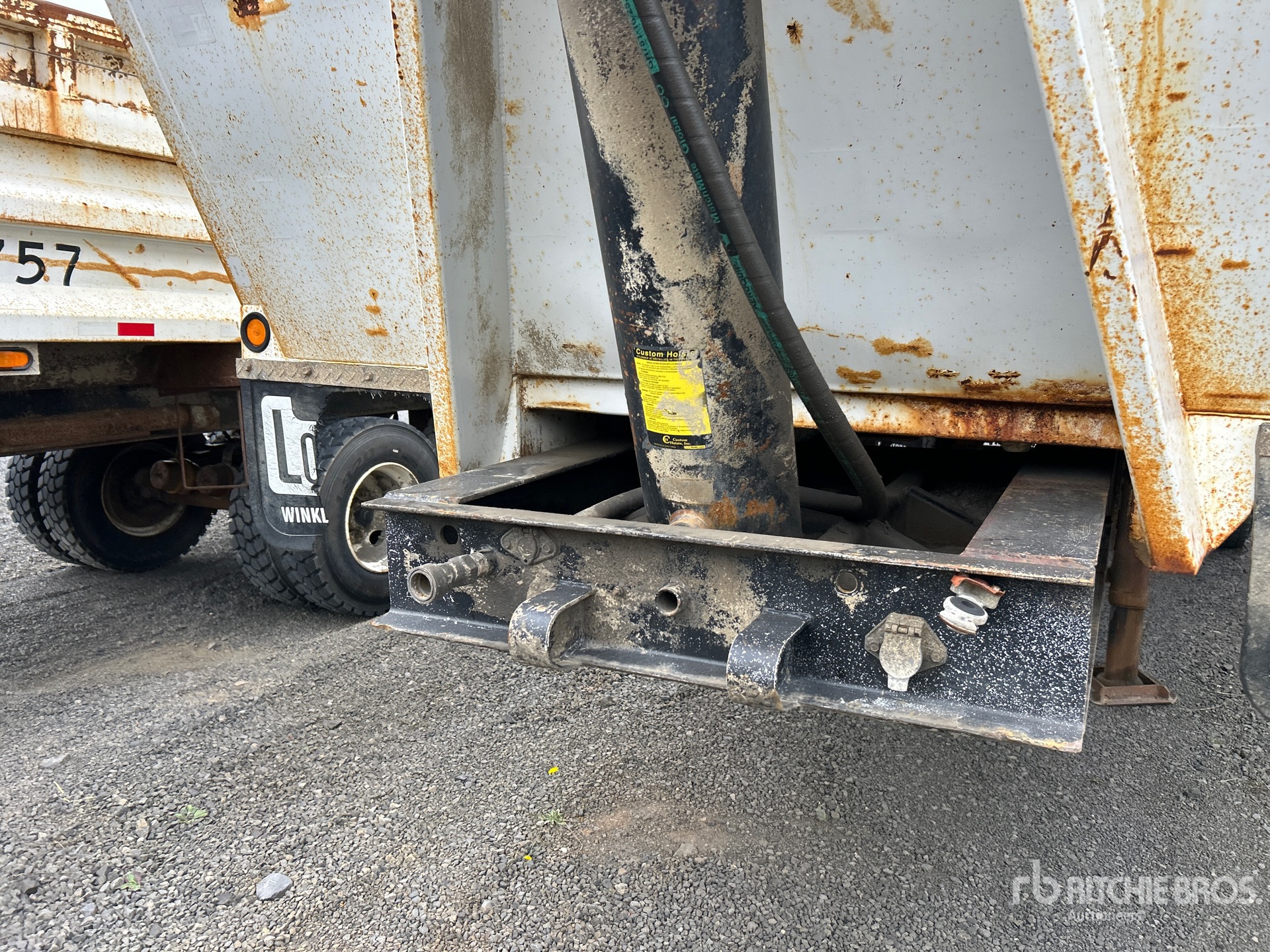 2005 Load Line 27 FT T/A (INOPERABLE)