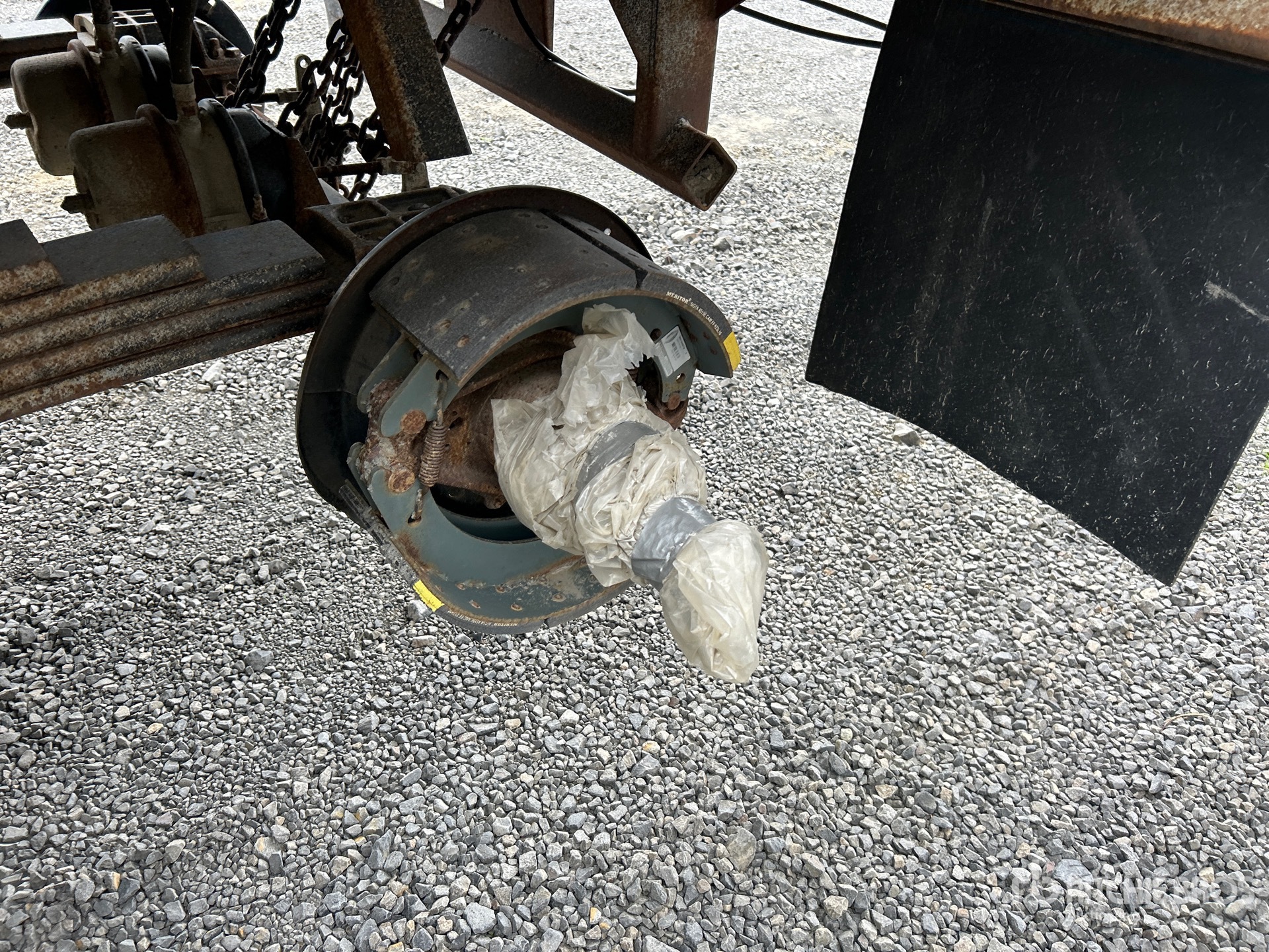 2005 Load Line 27 FT T/A (INOPERABLE)