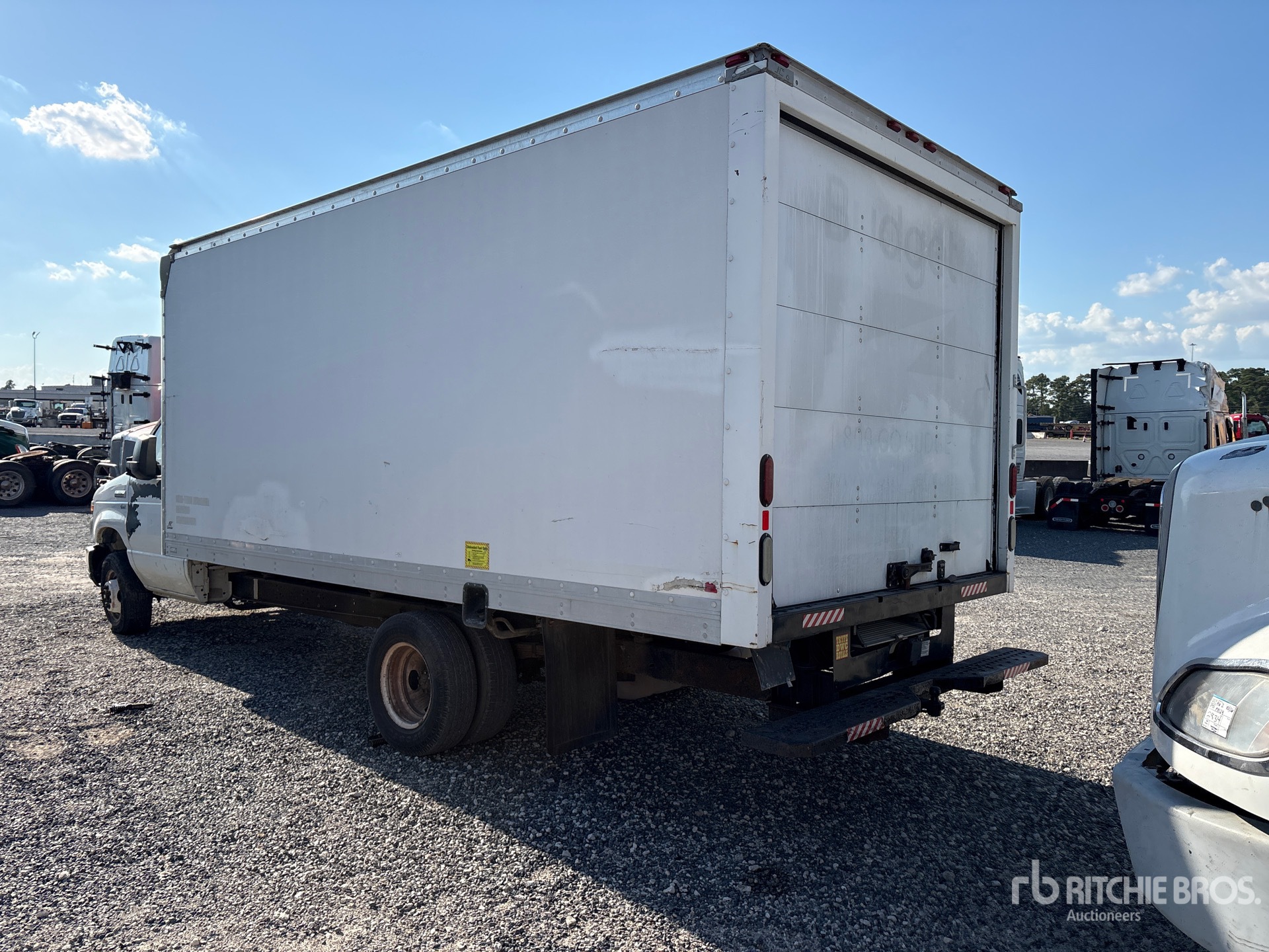 2015 Ford COMMERCIAL E350